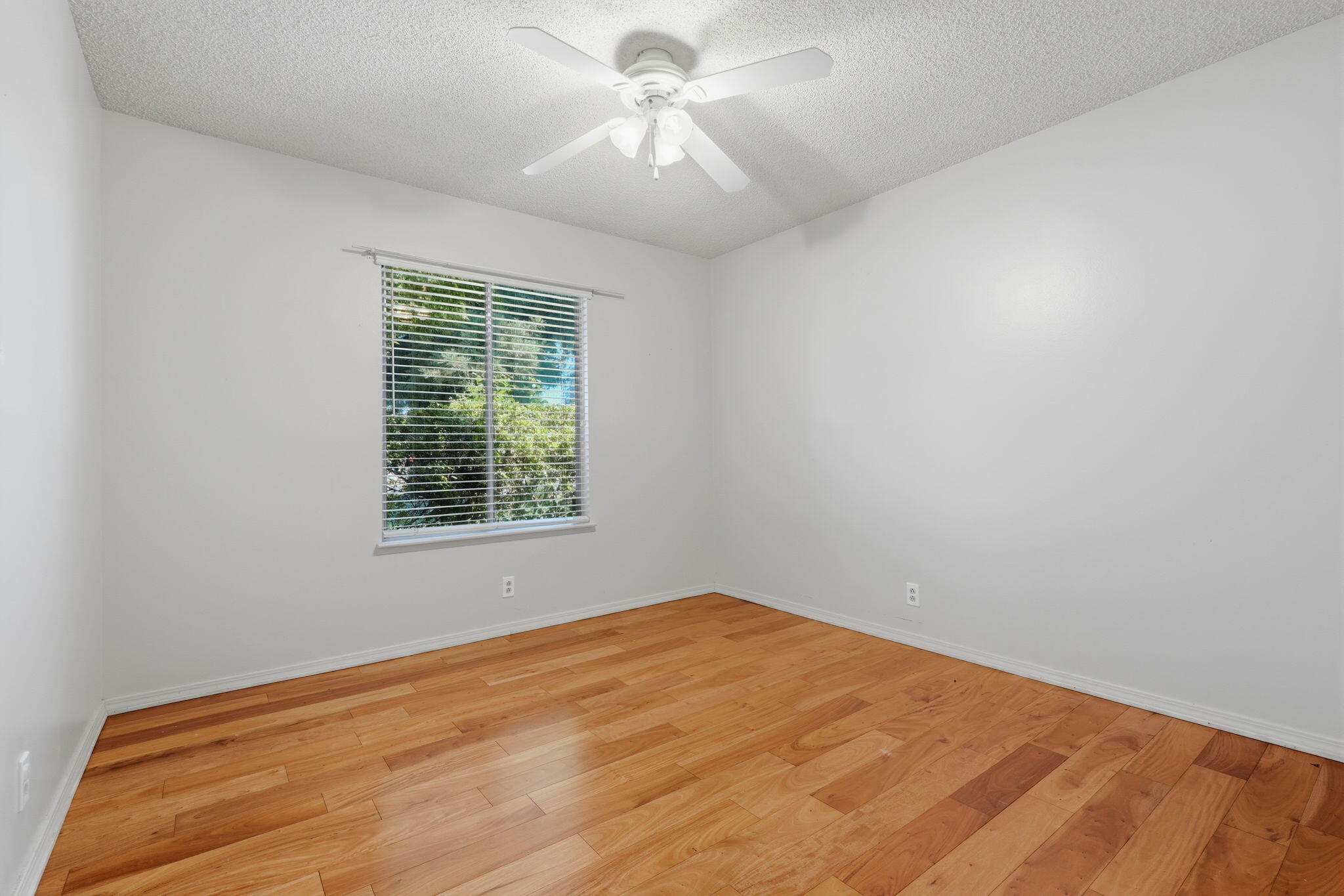 2529 S Divisadero St, Visalia, CA 93277
