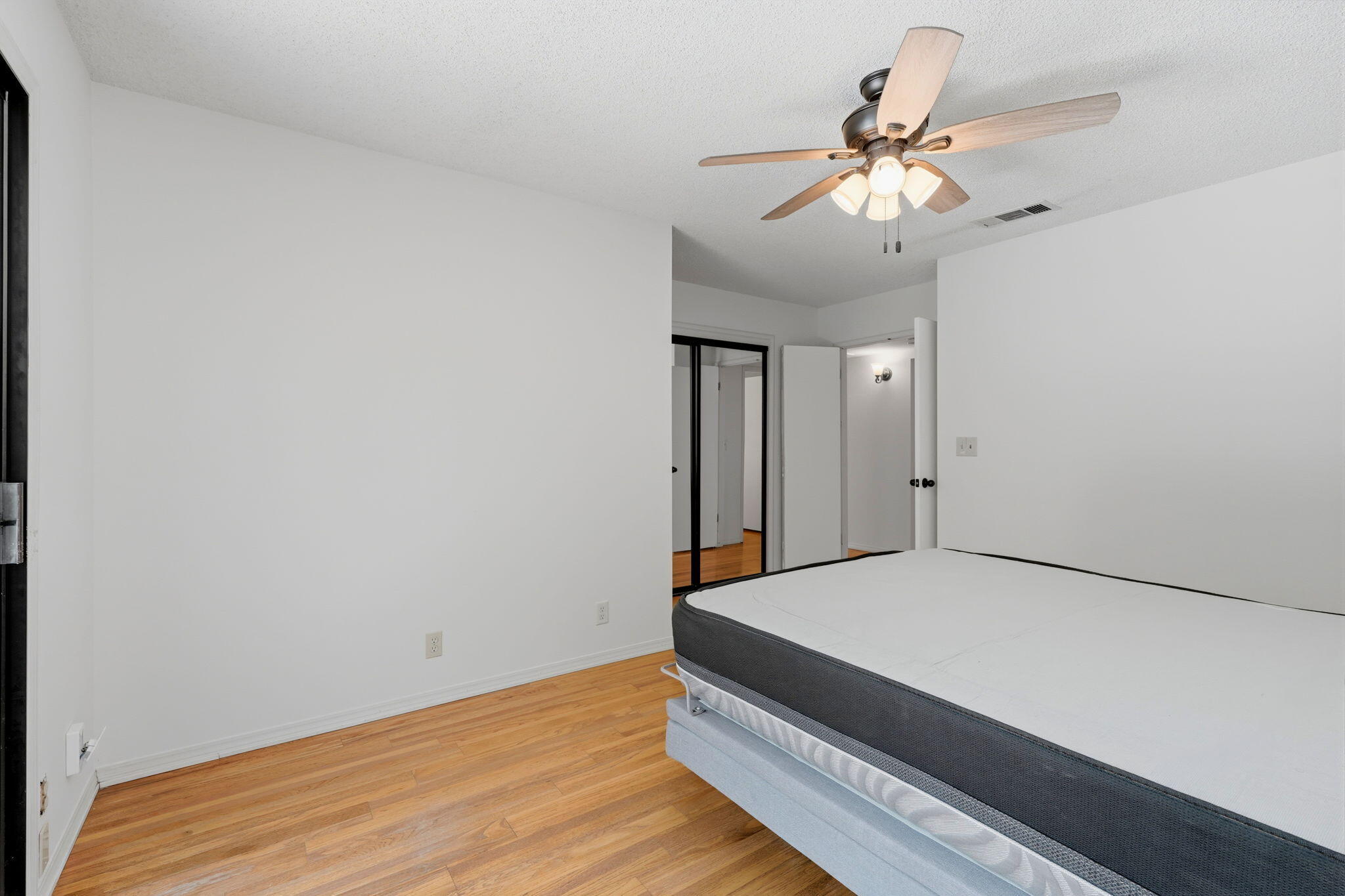 2529 S Divisadero St, Visalia, CA 93277