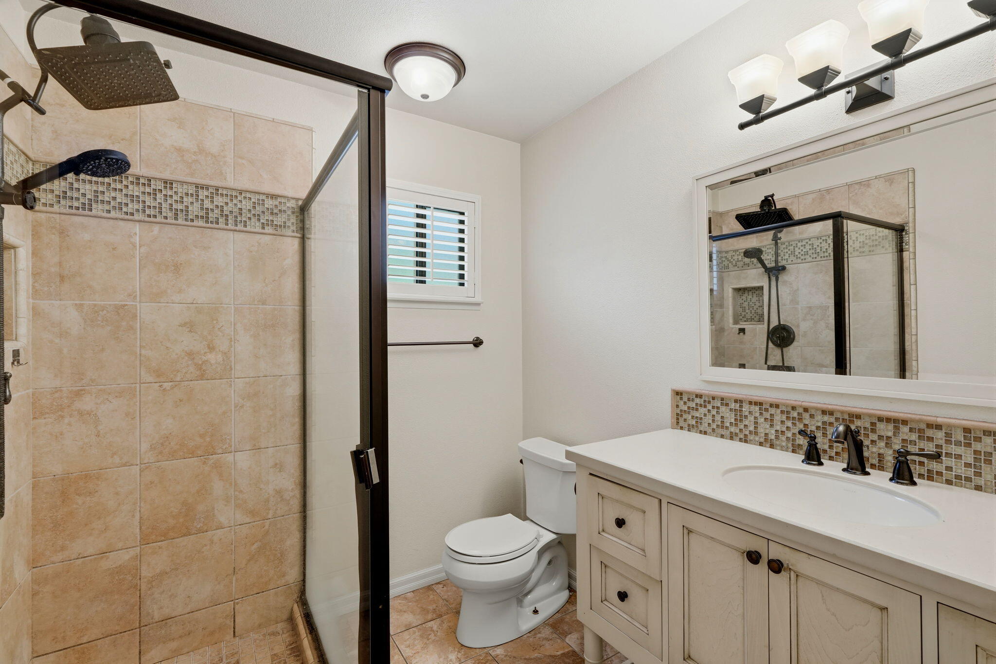 2529 S Divisadero St, Visalia, CA 93277