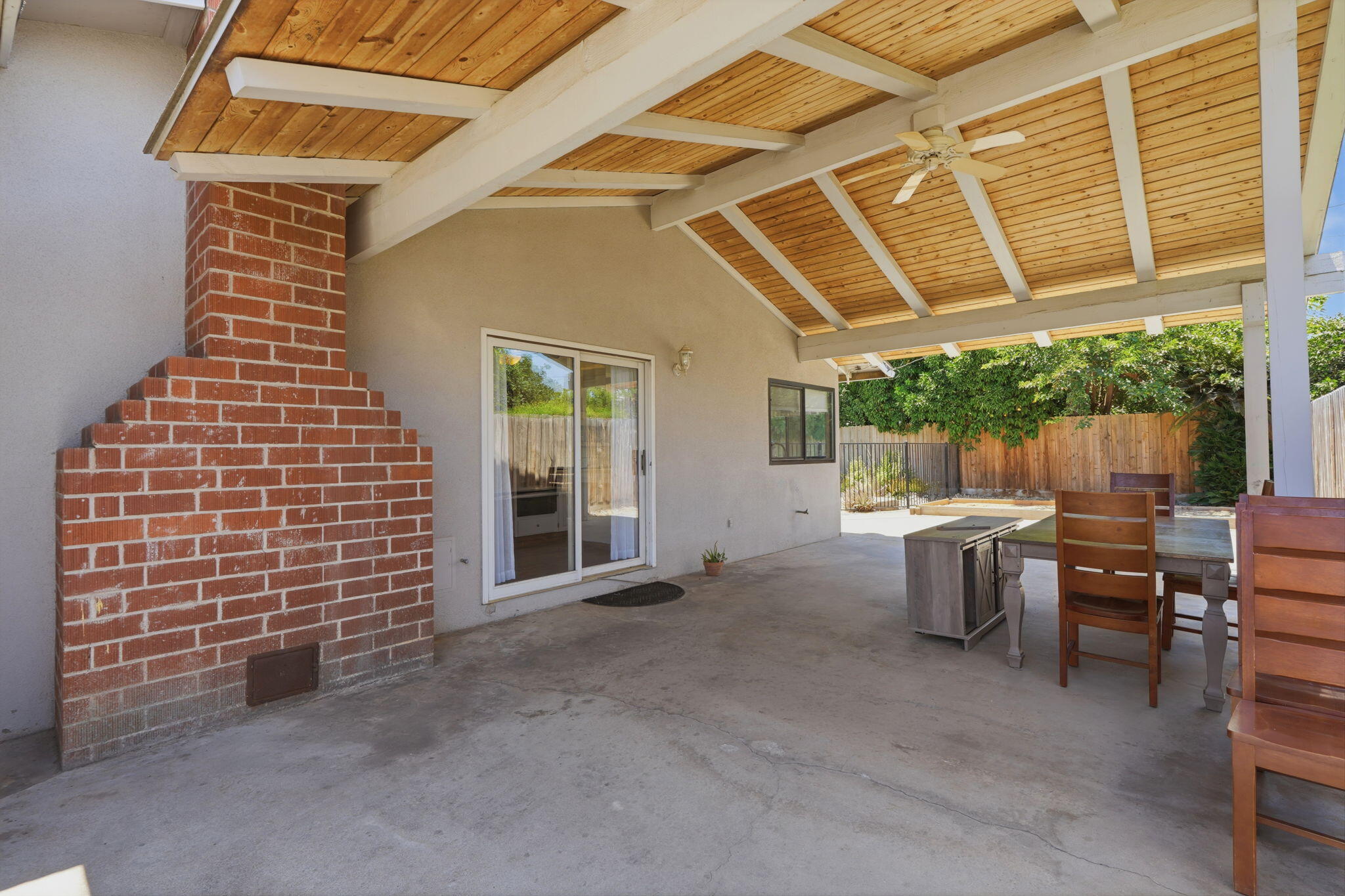 2529 S Divisadero St, Visalia, CA 93277