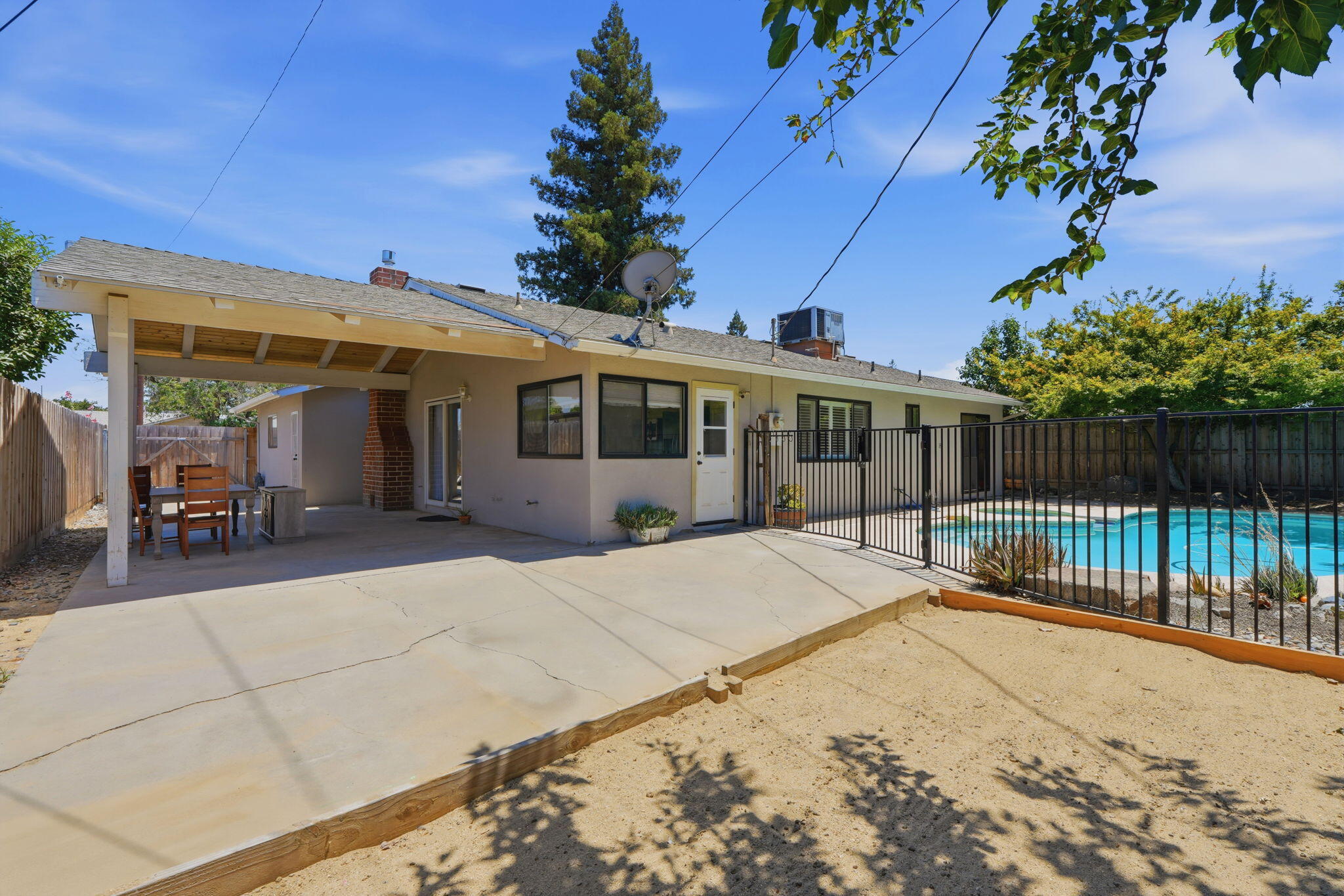 2529 S Divisadero St, Visalia, CA 93277
