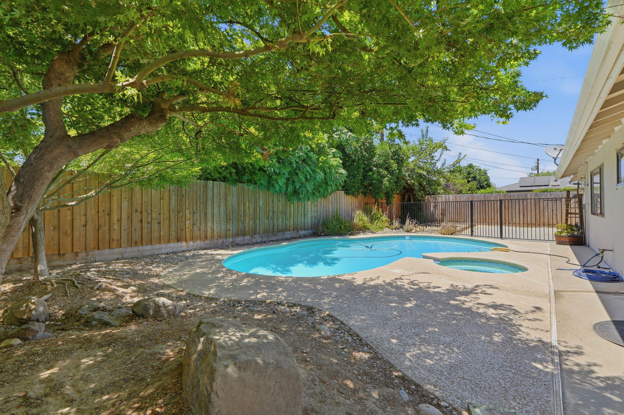 2529 S Divisadero St, Visalia, CA 93277
