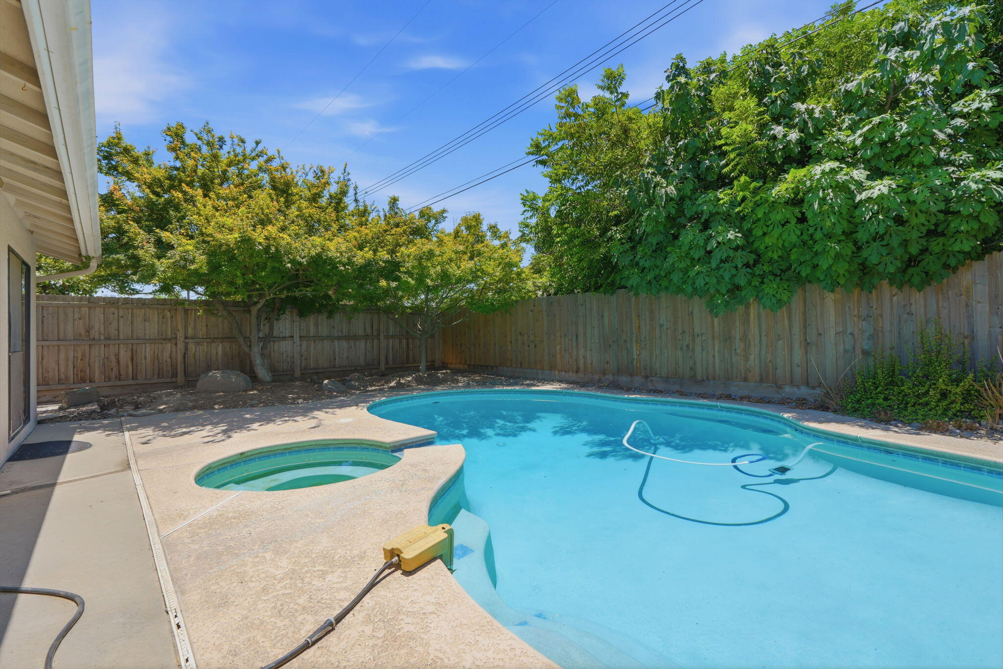 2529 S Divisadero St, Visalia, CA 93277