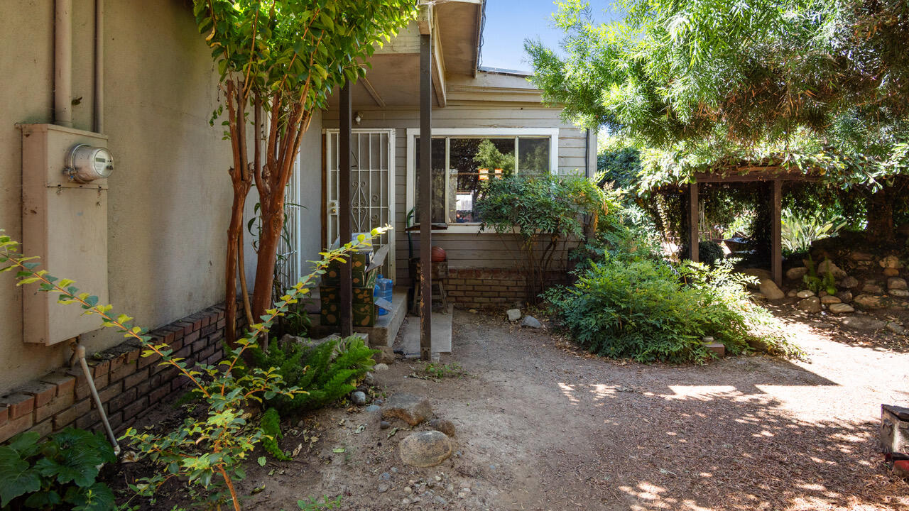 24351 Ave 216, Lindsay, CA 93247