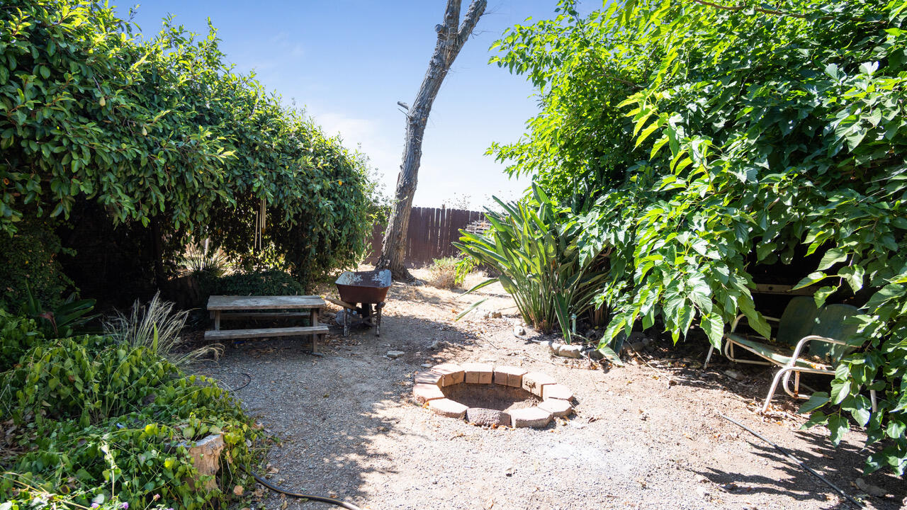 24351 Ave 216, Lindsay, CA 93247