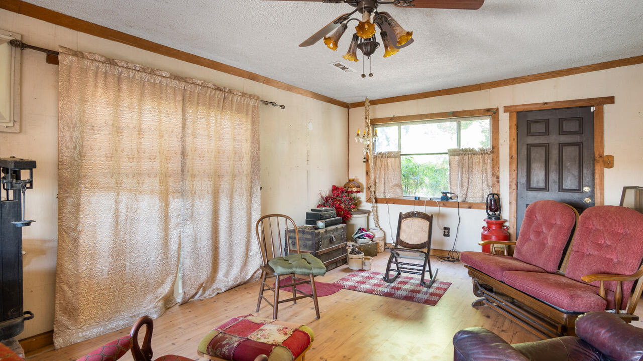 24351 Ave 216, Lindsay, CA 93247