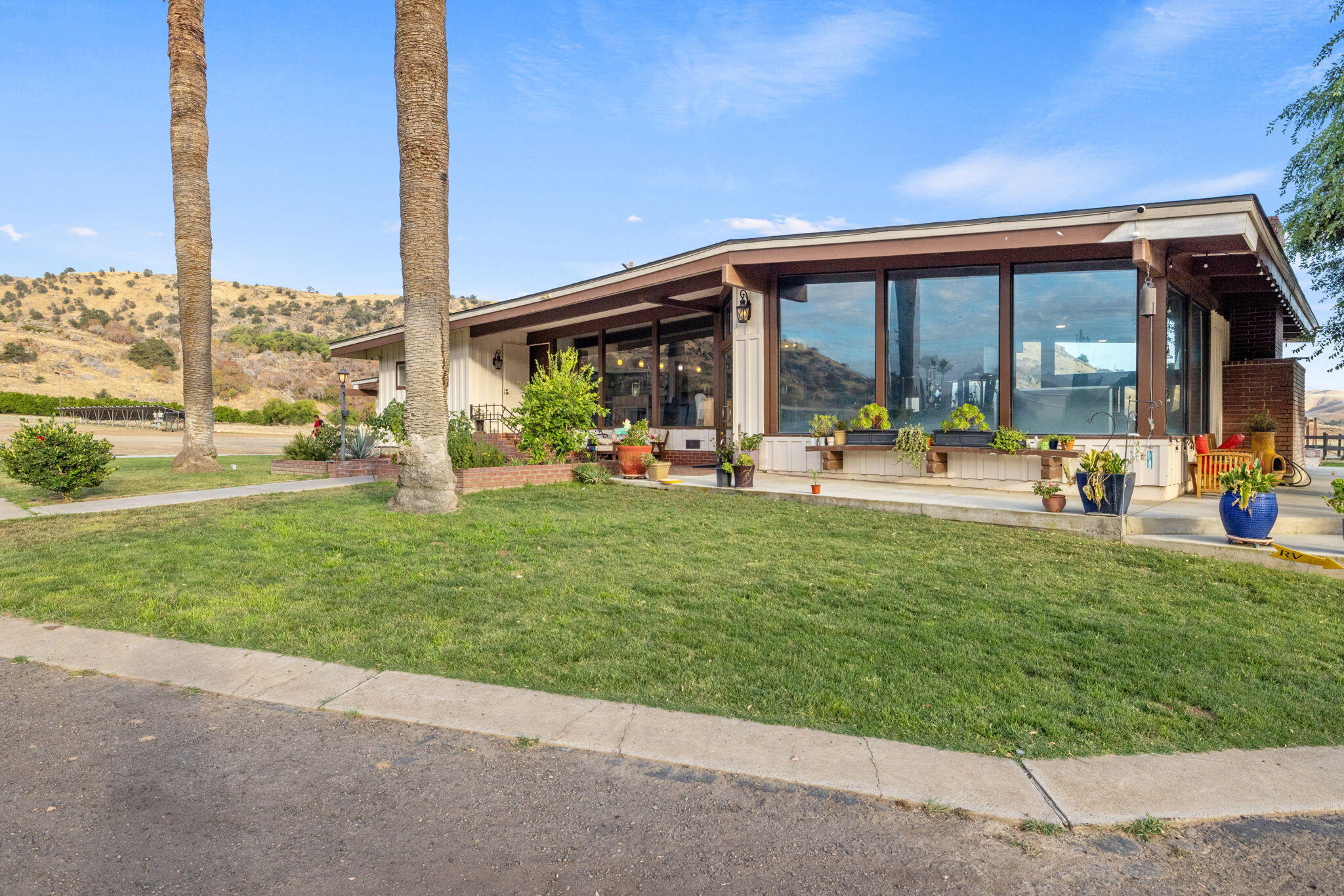 31204 Sierra Dr #4, Exeter, CA 93221