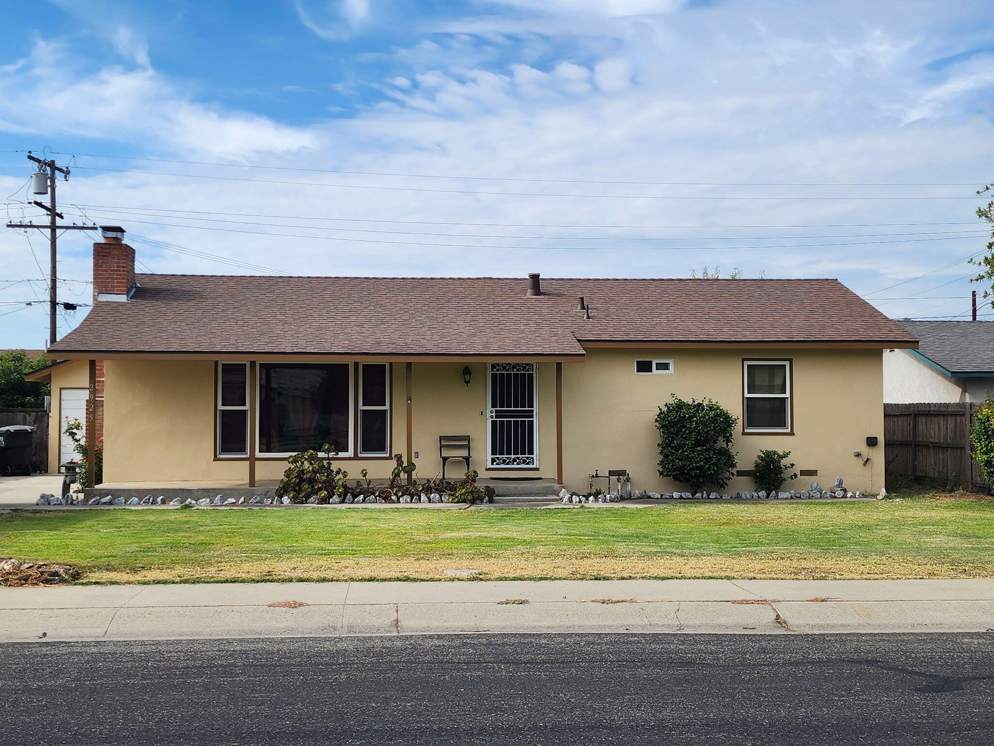 2925 E Meadow Ave, Visalia, CA 93292
