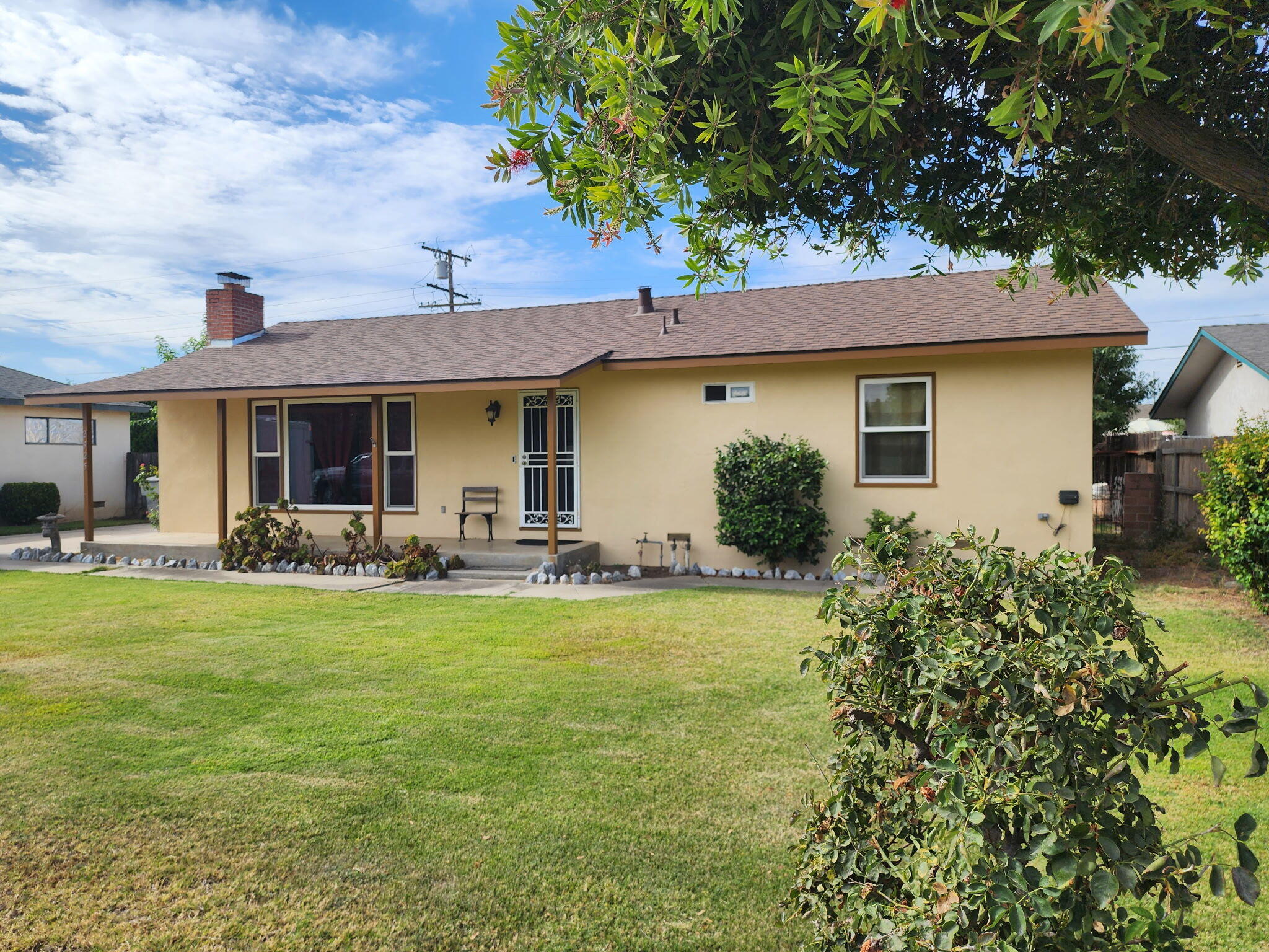 2925 E Meadow Ave, Visalia, CA 93292
