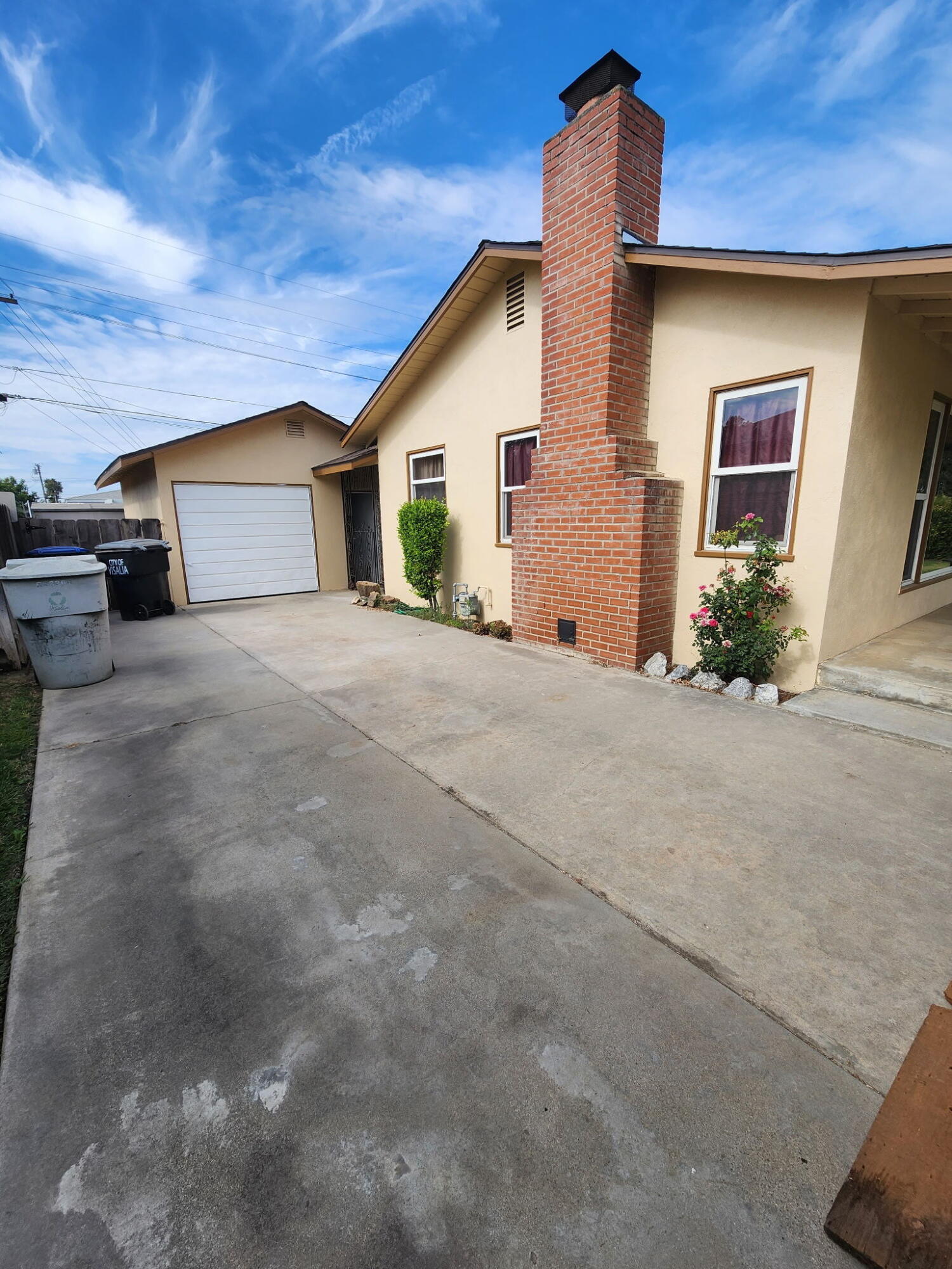 2925 E Meadow Ave, Visalia, CA 93292
