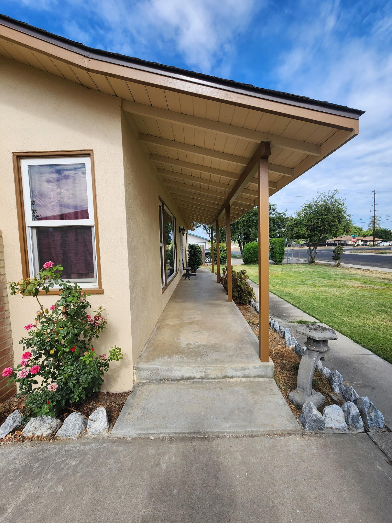 2925 E Meadow Ave, Visalia, CA 93292