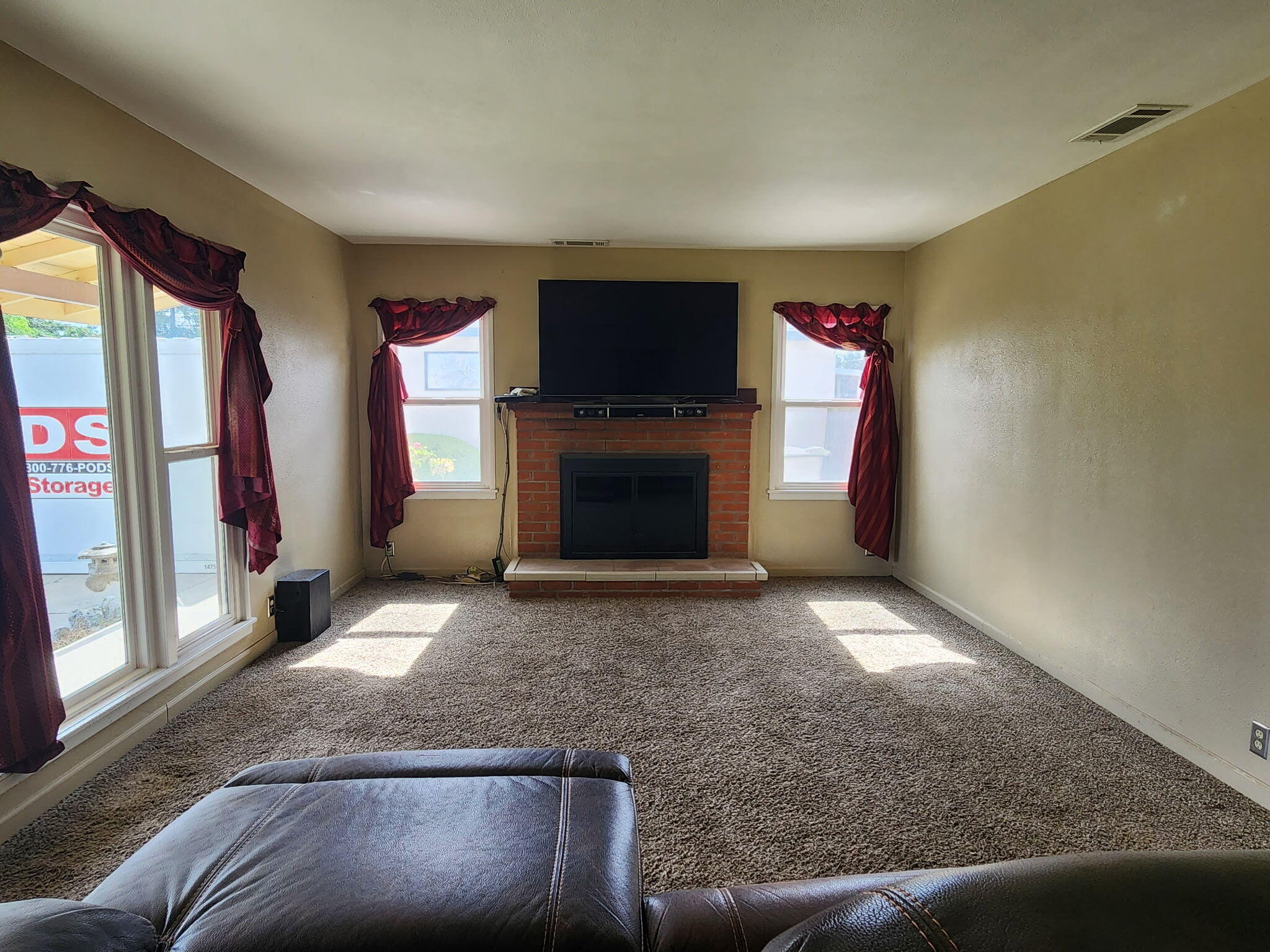 2925 E Meadow Ave, Visalia, CA 93292