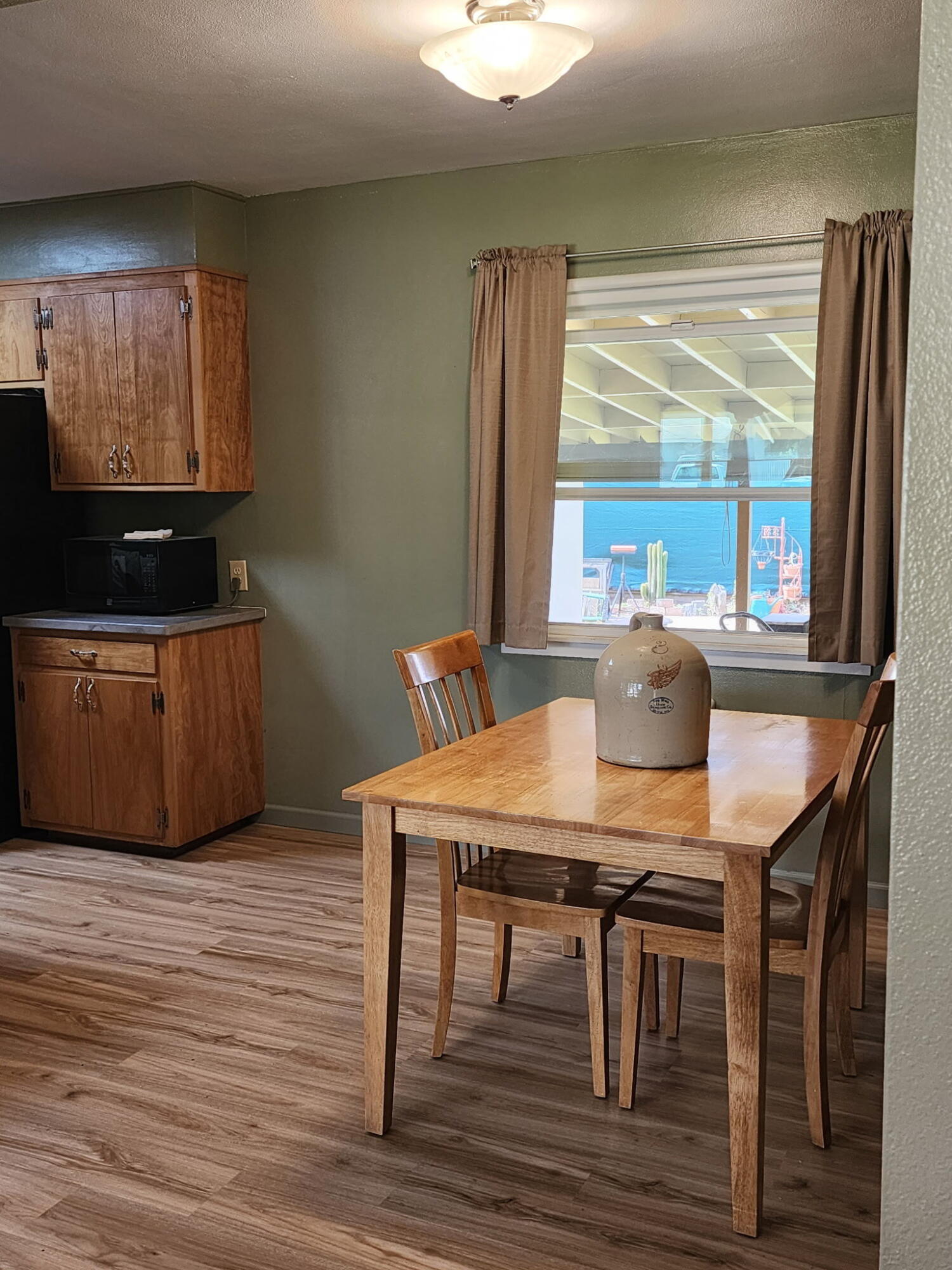 2925 E Meadow Ave, Visalia, CA 93292