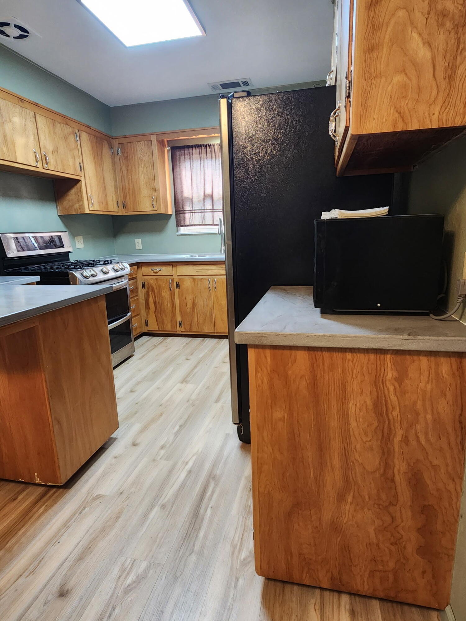 2925 E Meadow Ave, Visalia, CA 93292