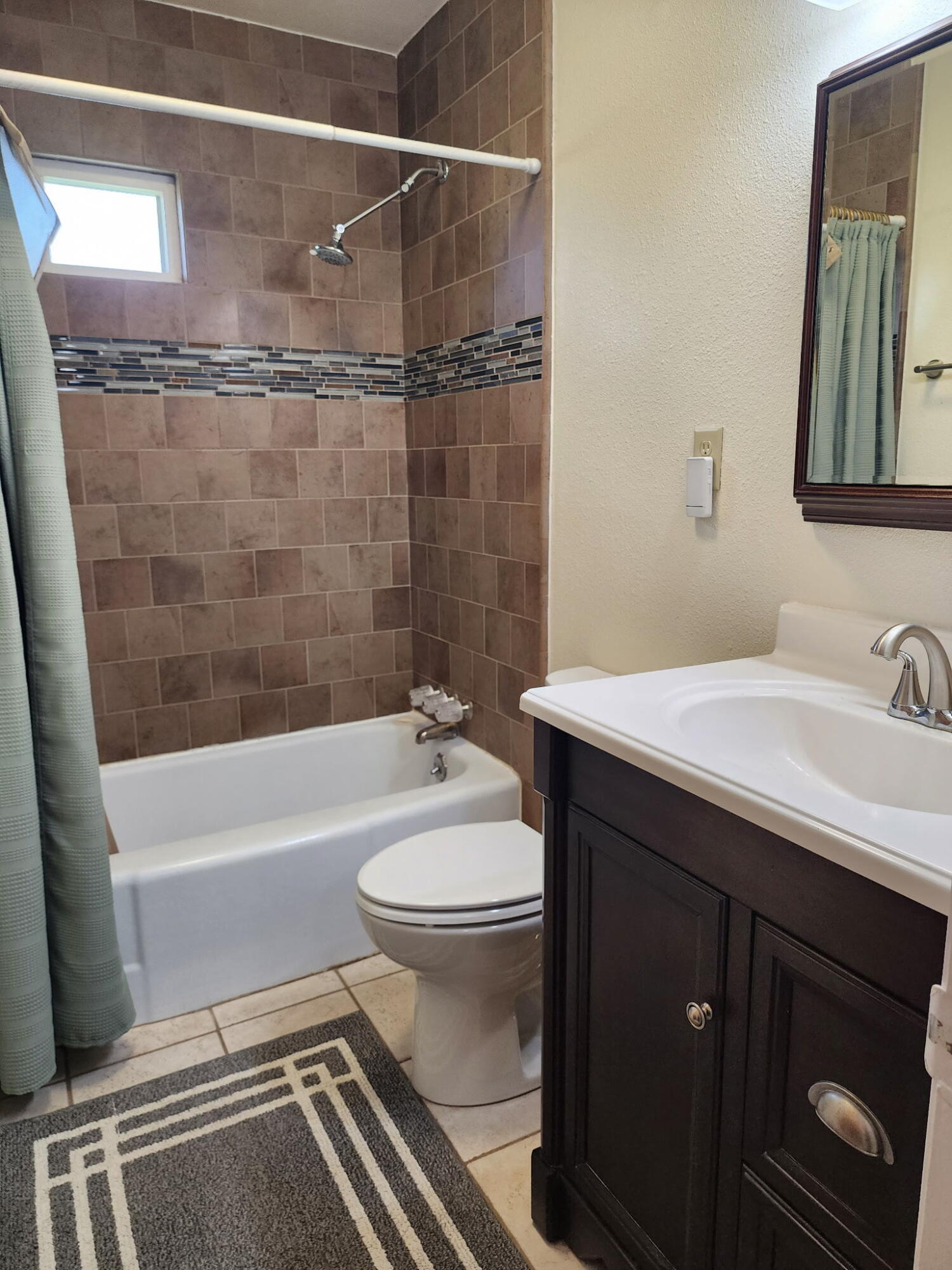 2925 E Meadow Ave, Visalia, CA 93292