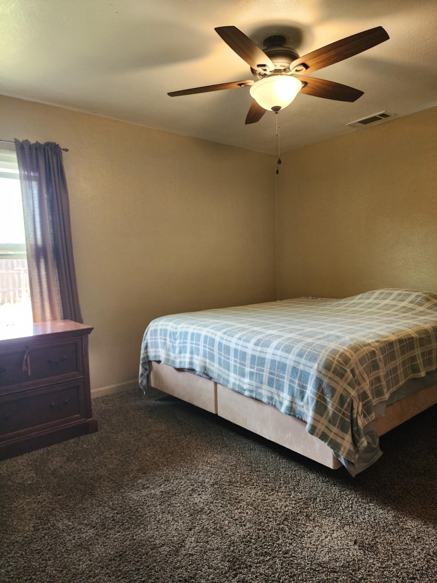2925 E Meadow Ave, Visalia, CA 93292