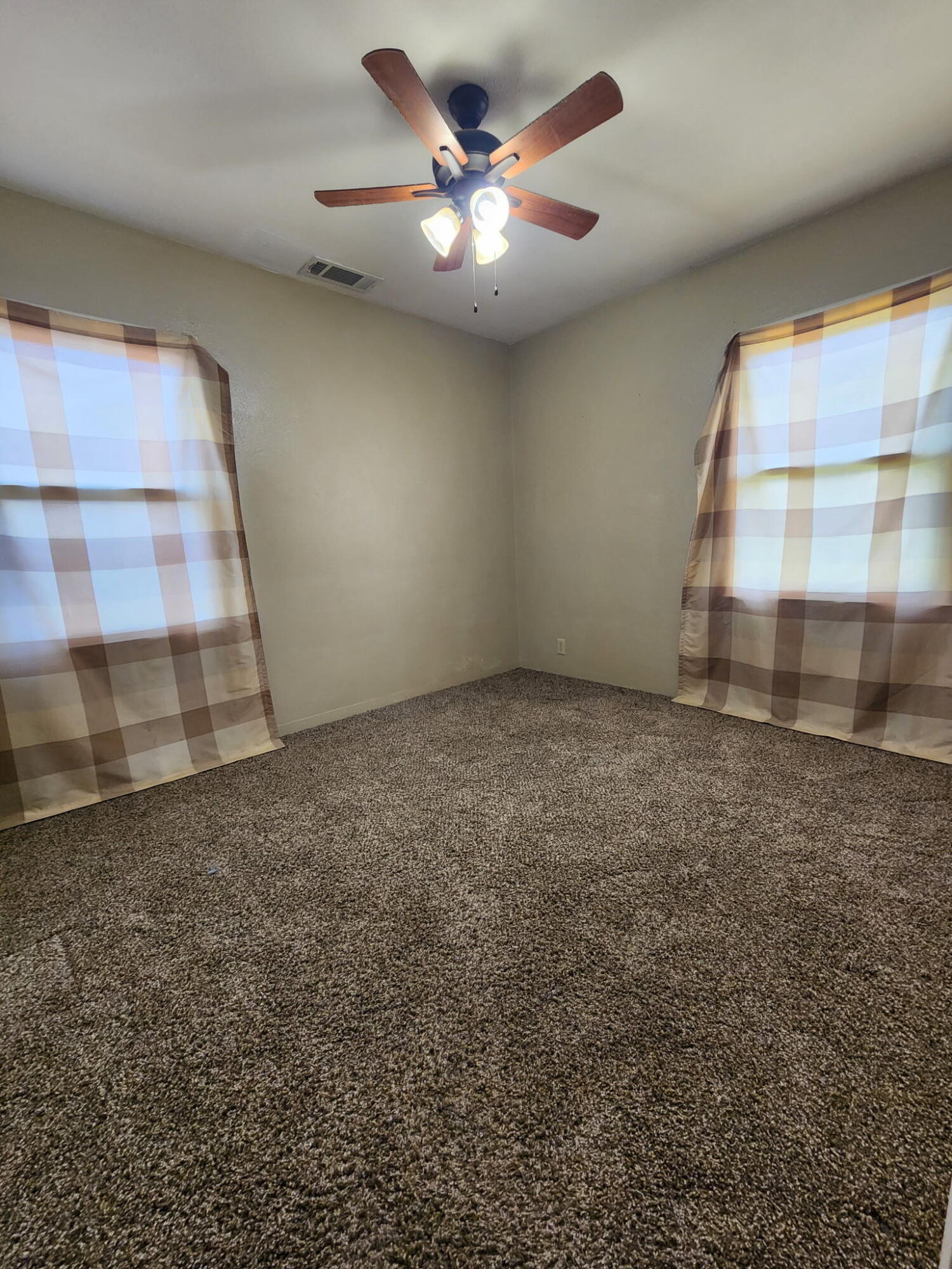 2925 E Meadow Ave, Visalia, CA 93292