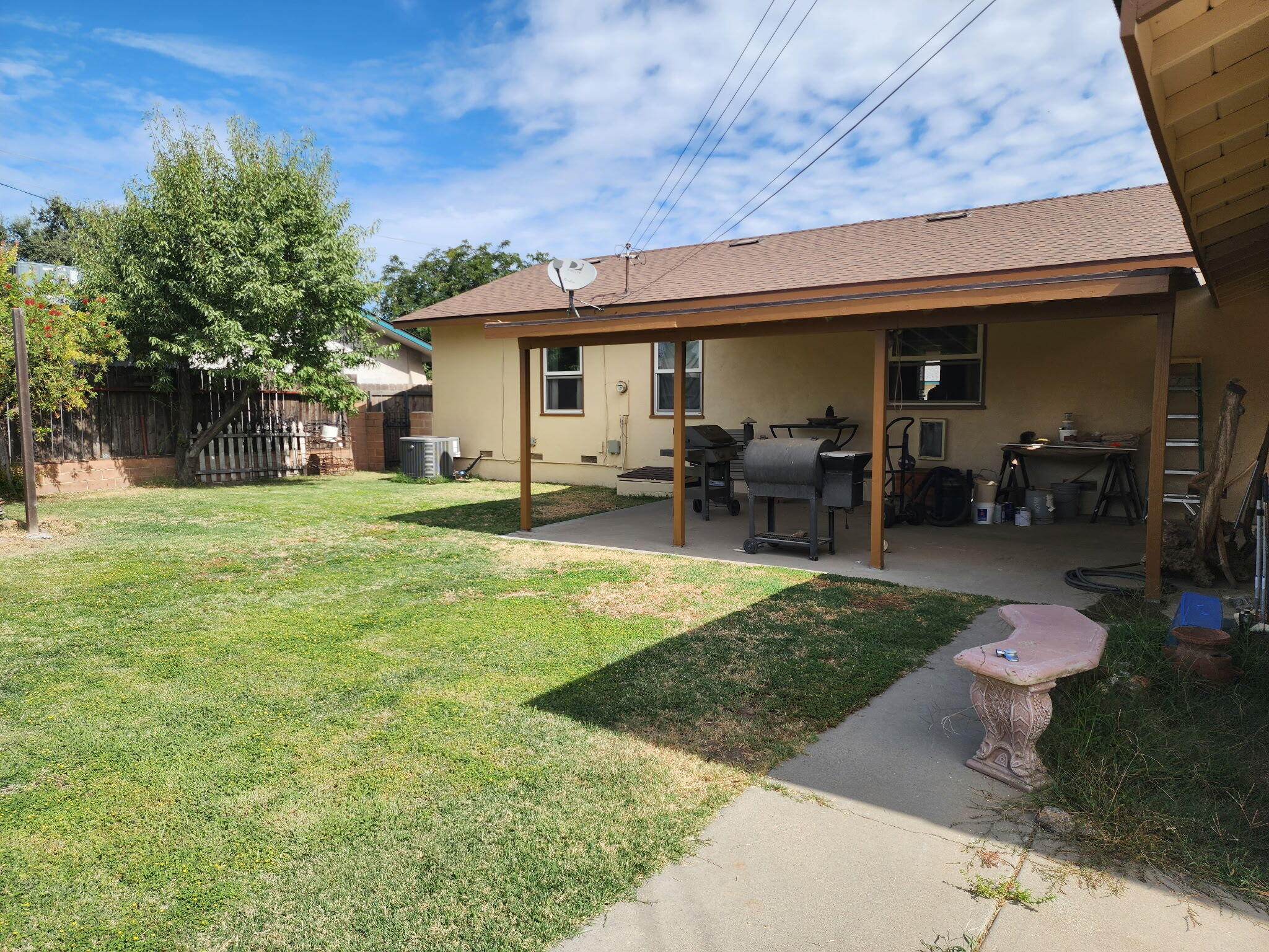 2925 E Meadow Ave, Visalia, CA 93292