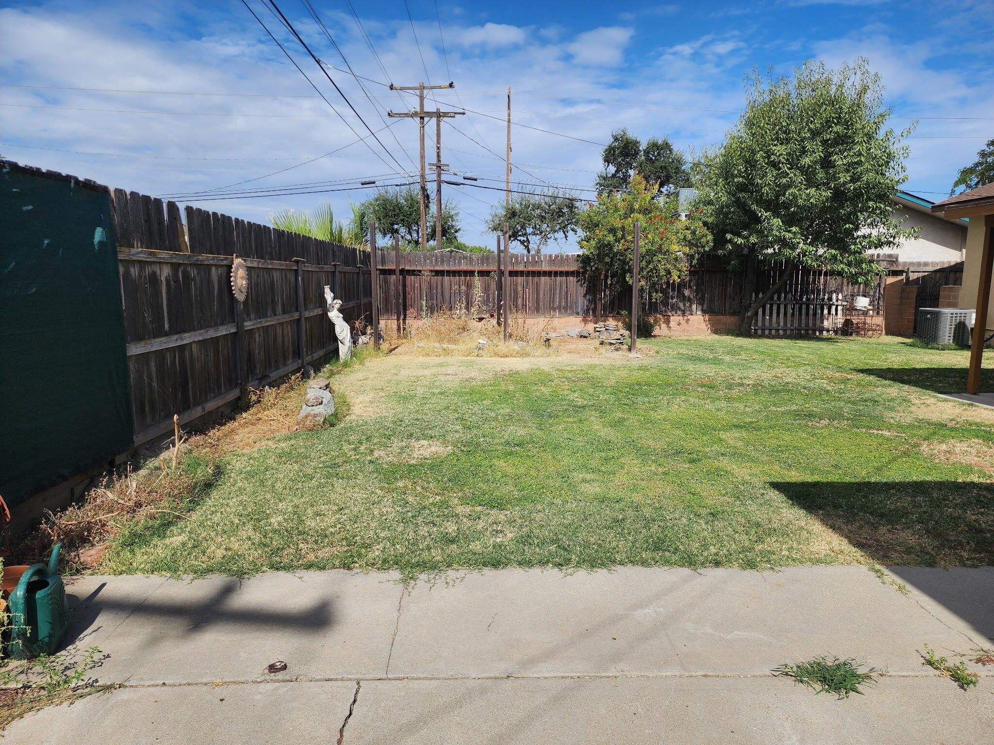 2925 E Meadow Ave, Visalia, CA 93292