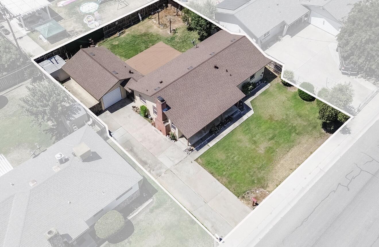2925 E Meadow Ave, Visalia, CA 93292