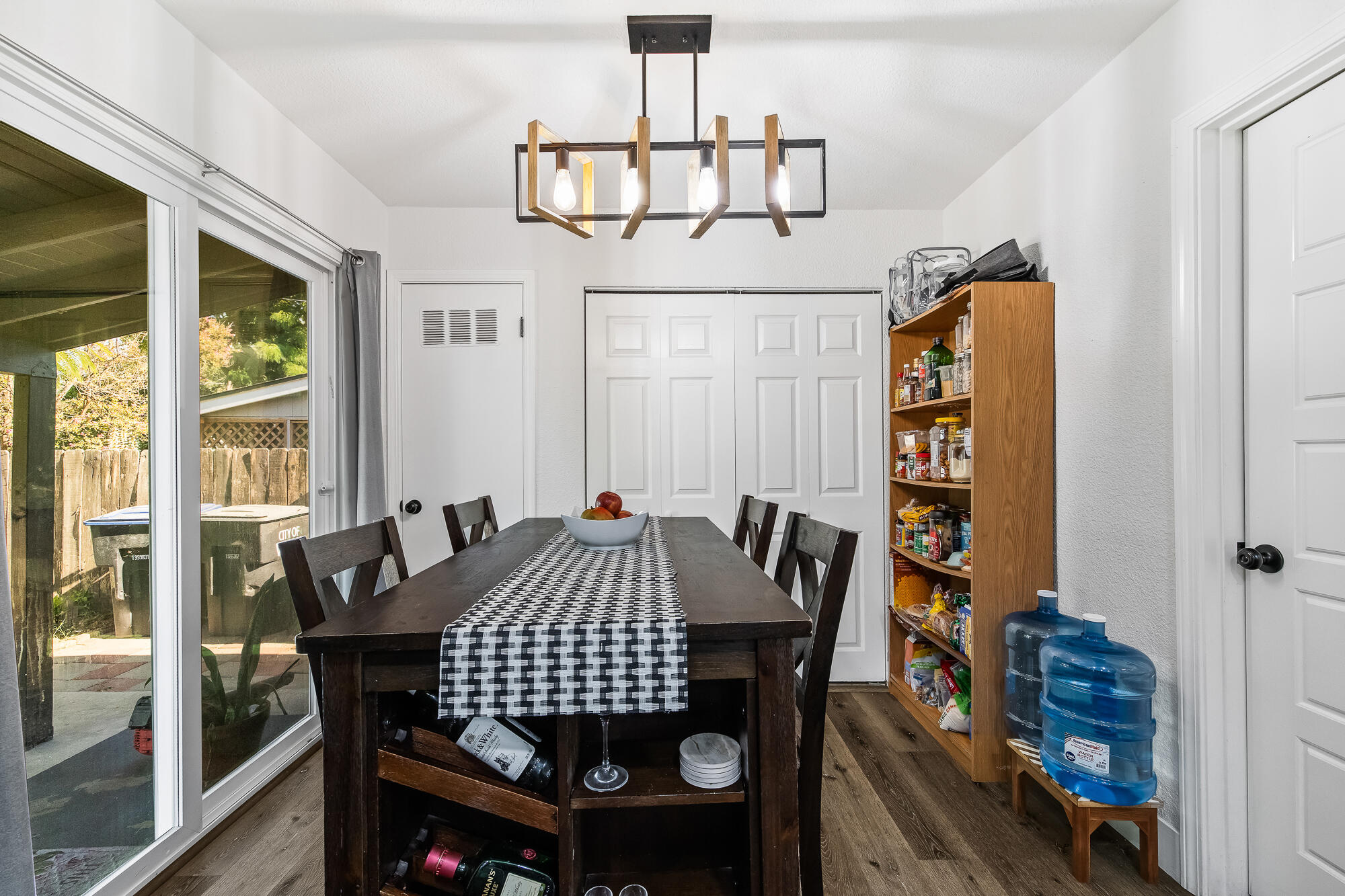 820 S Bradley St, Visalia, CA 93292