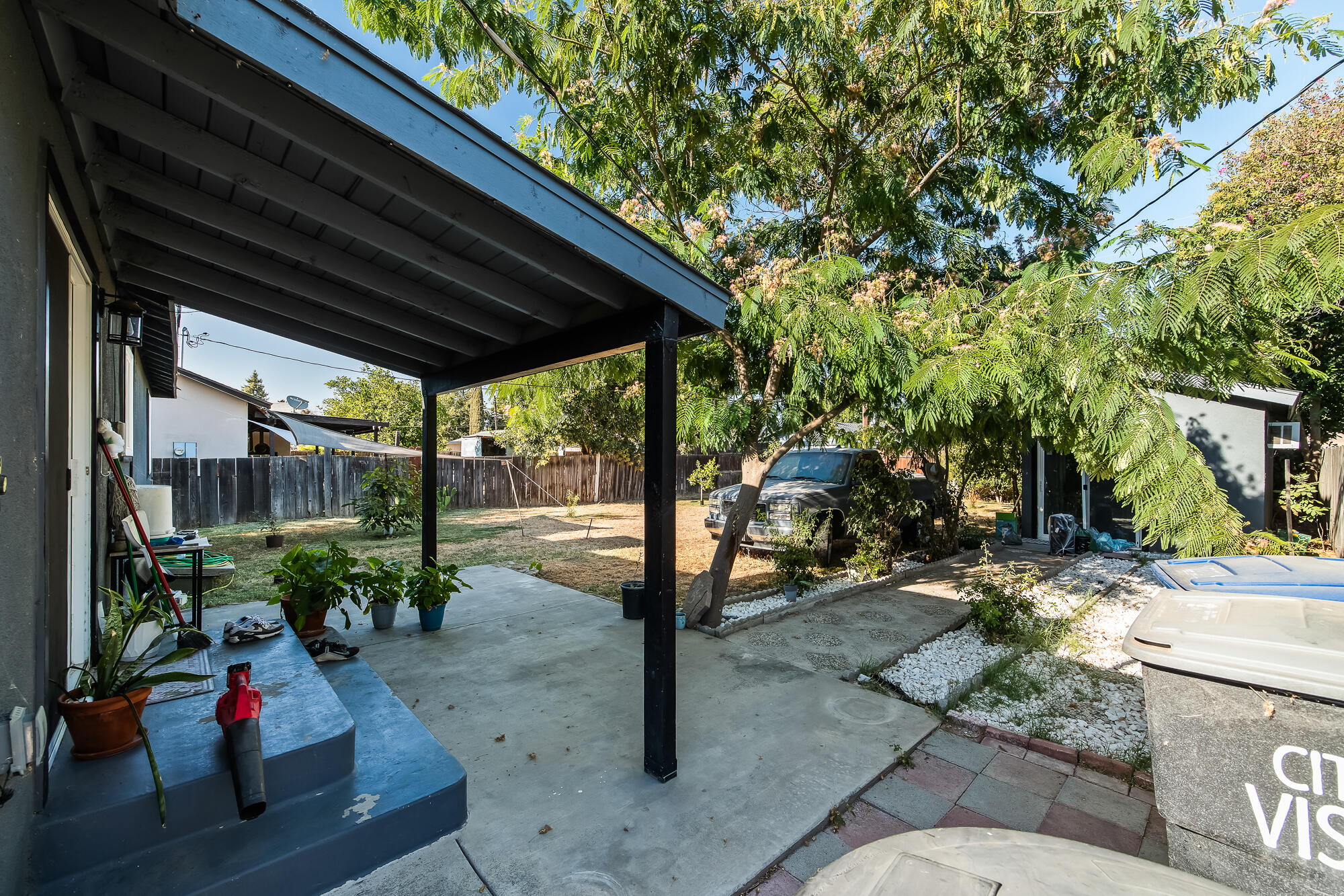 820 S Bradley St, Visalia, CA 93292