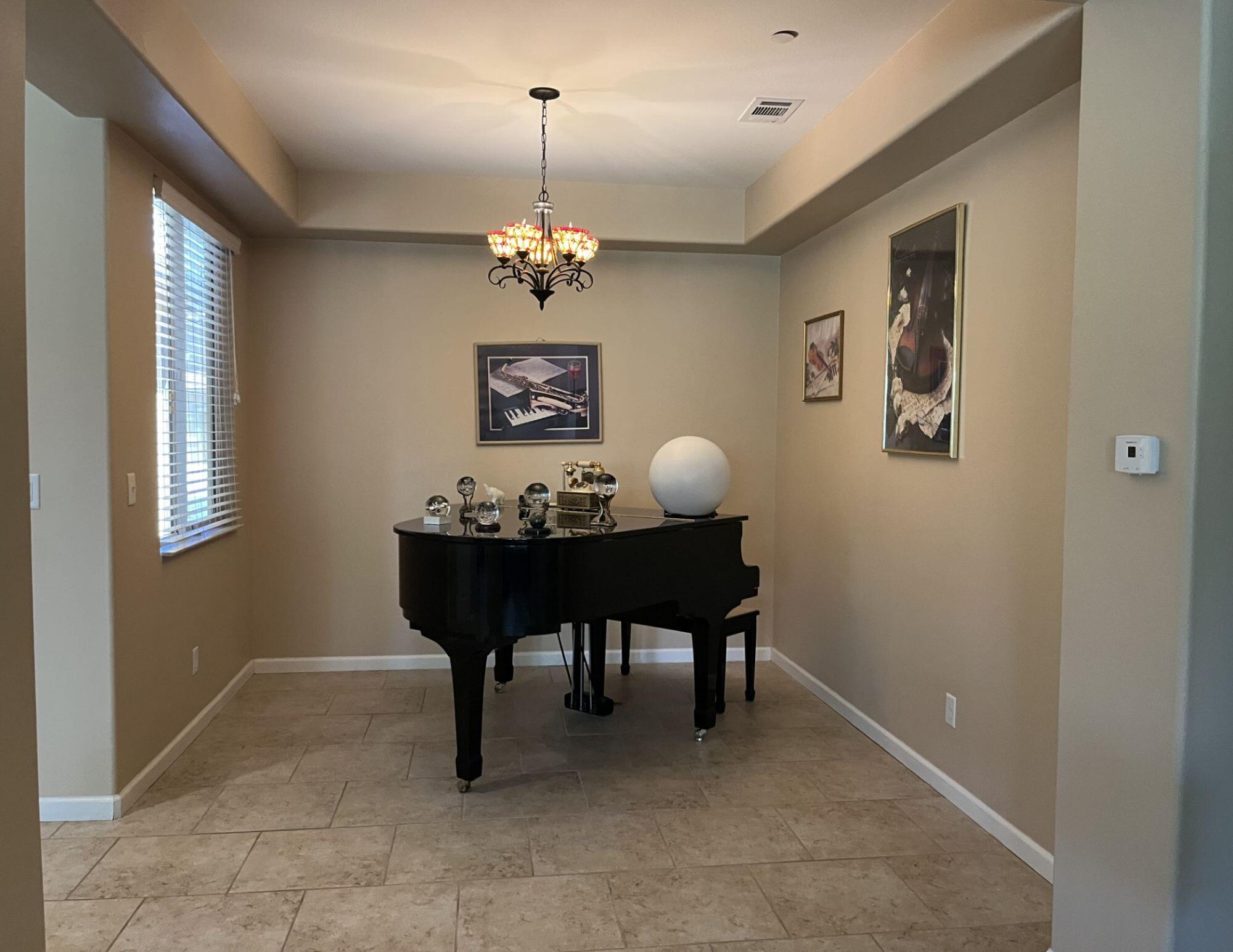 3537 W Delaware Ct, Visalia, CA 93291