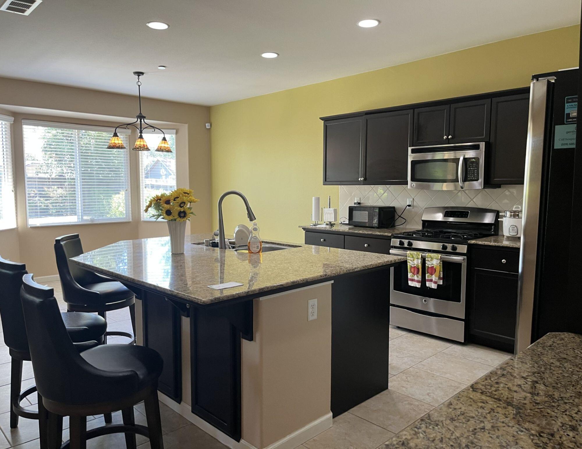 3537 W Delaware Ct, Visalia, CA 93291