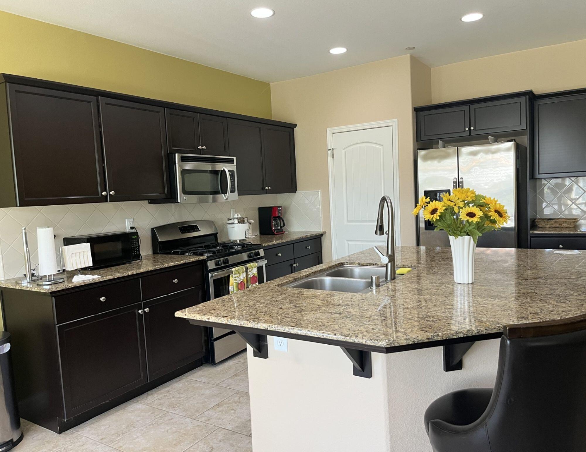 3537 W Delaware Ct, Visalia, CA 93291