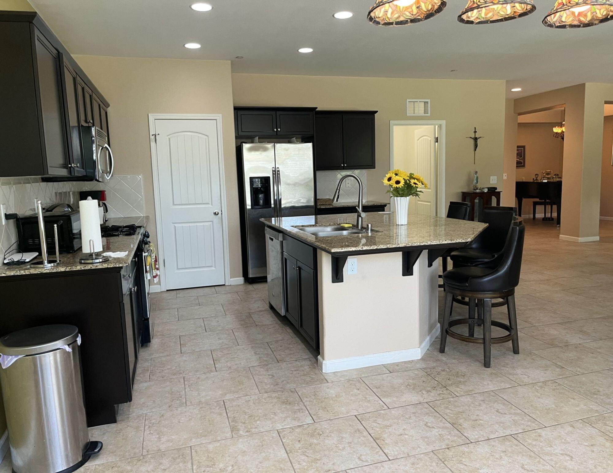 3537 W Delaware Ct, Visalia, CA 93291