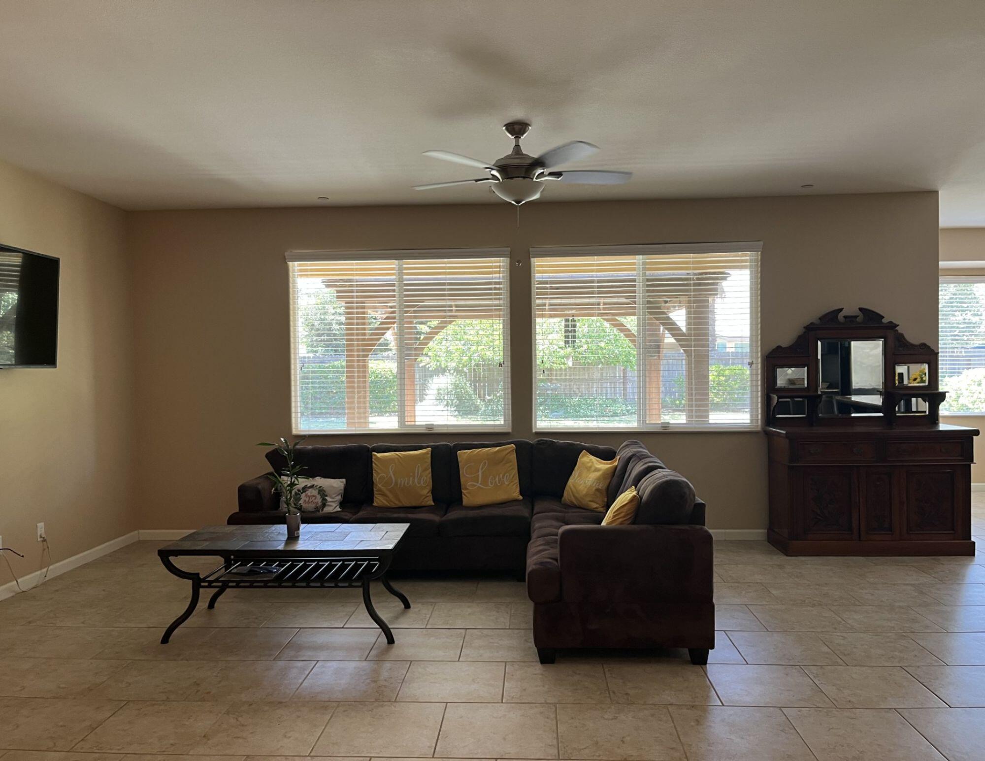 3537 W Delaware Ct, Visalia, CA 93291