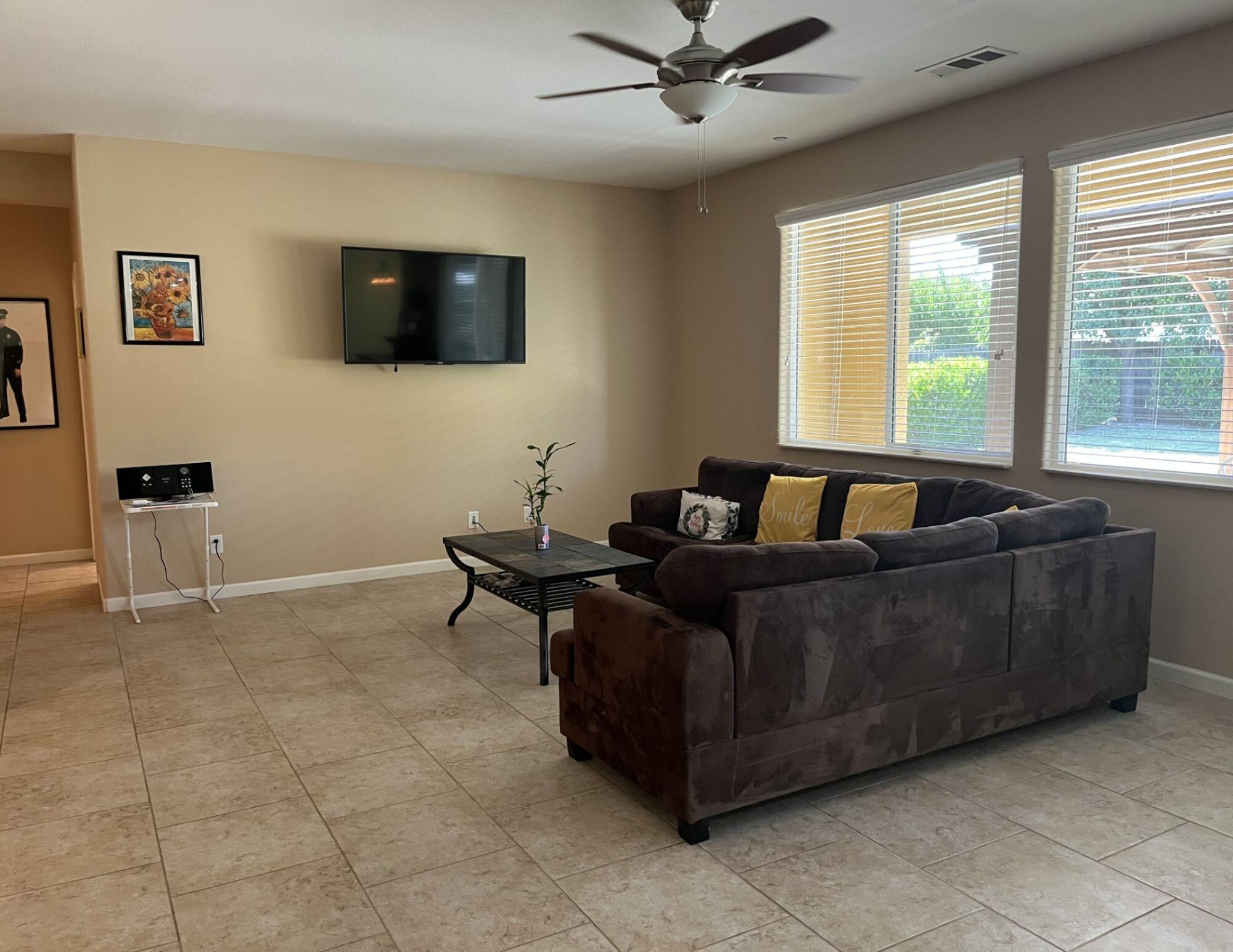 3537 W Delaware Ct, Visalia, CA 93291