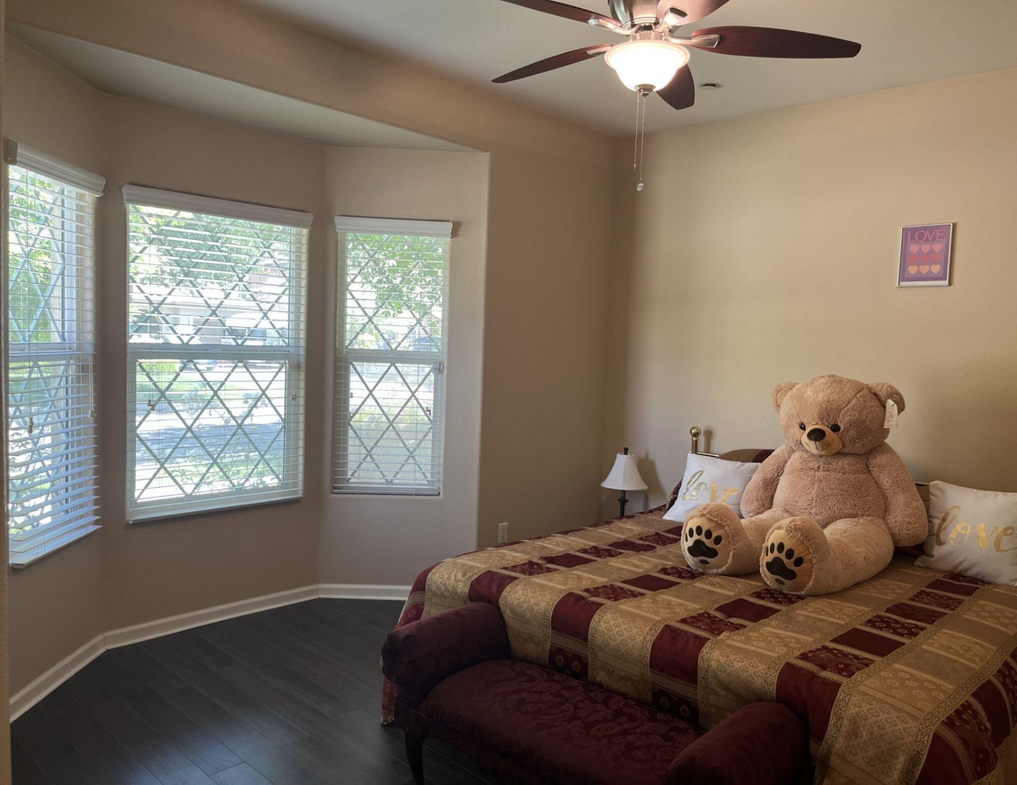 3537 W Delaware Ct, Visalia, CA 93291