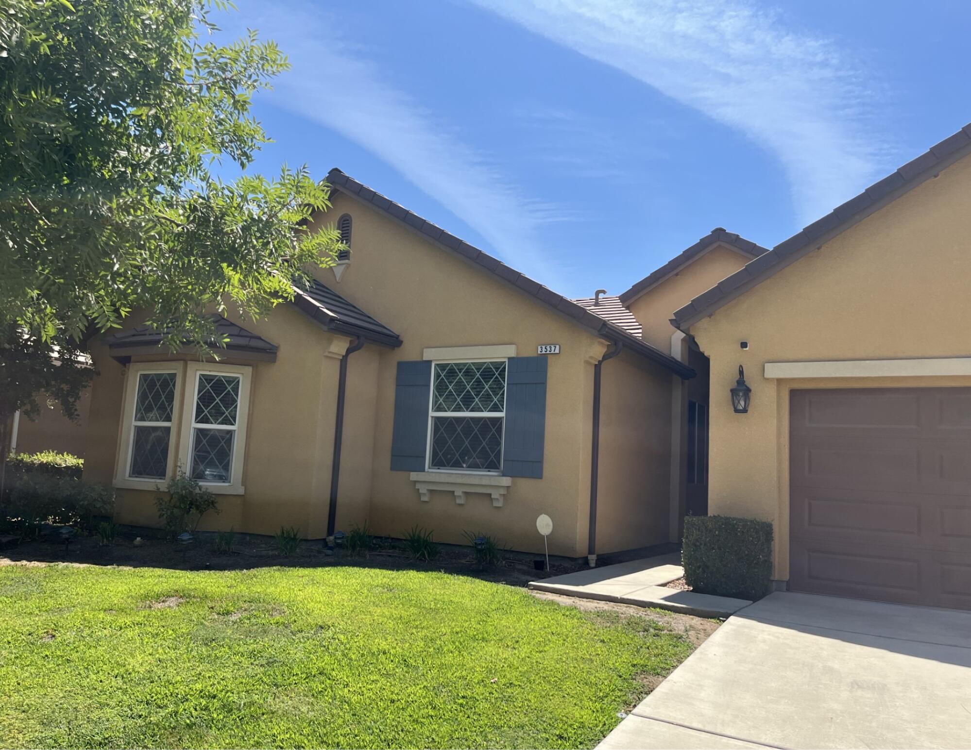 3537 W Delaware Ct, Visalia, CA 93291