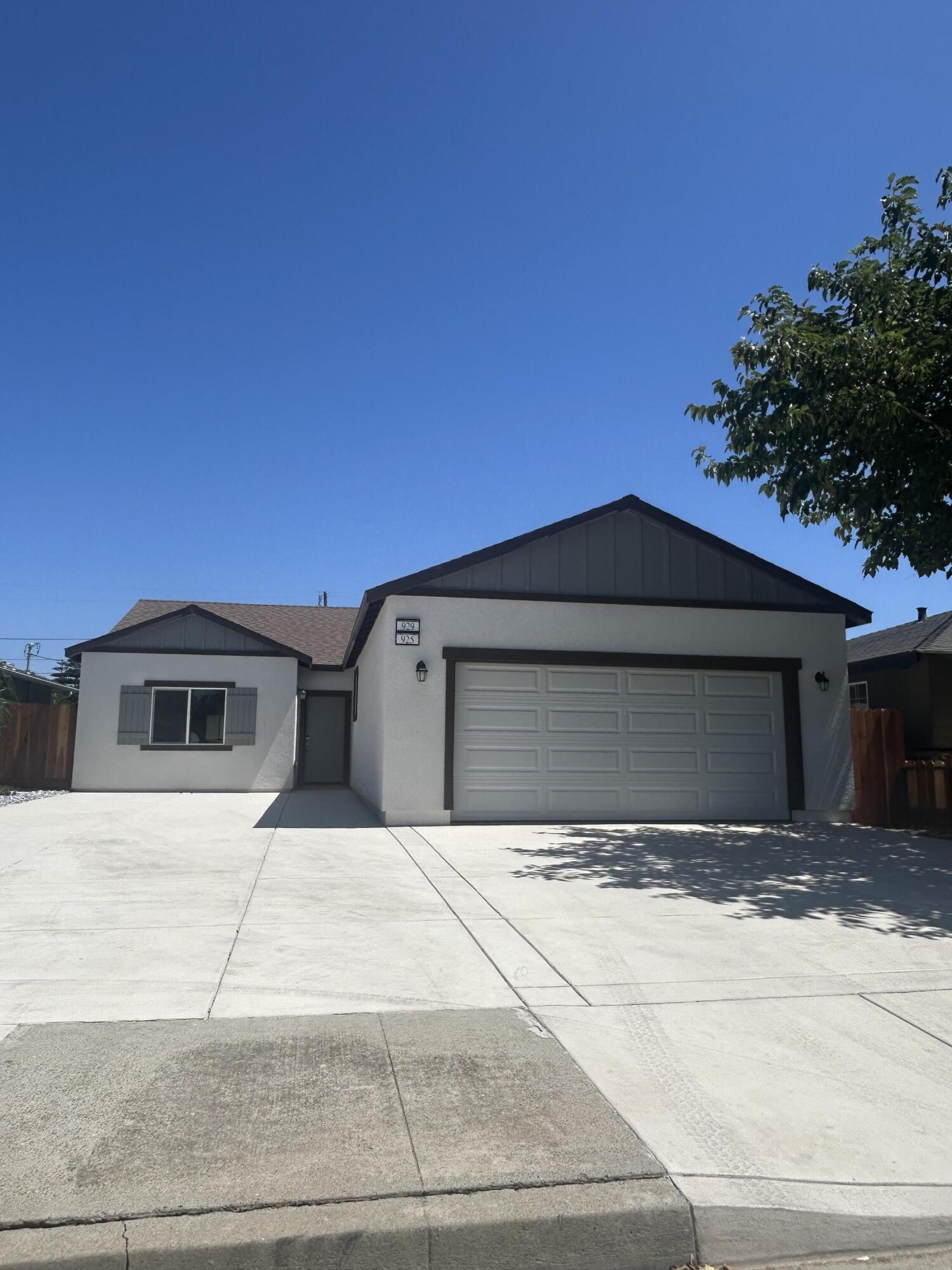 929 W 6th St, Merced, CA 95341