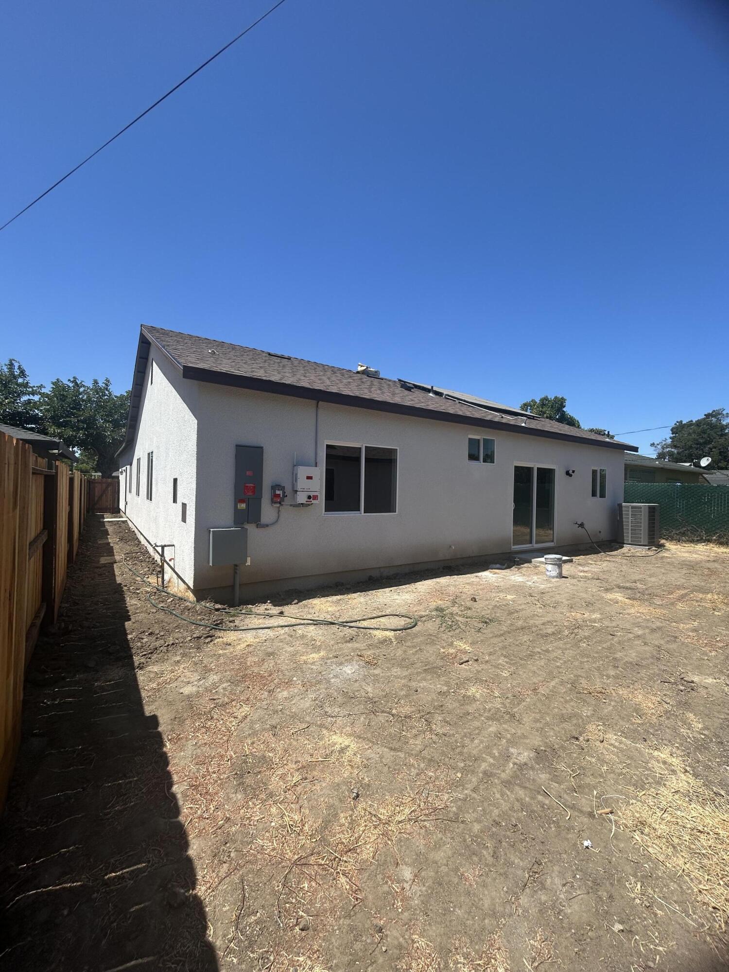 929 W 6th St, Merced, CA 95341