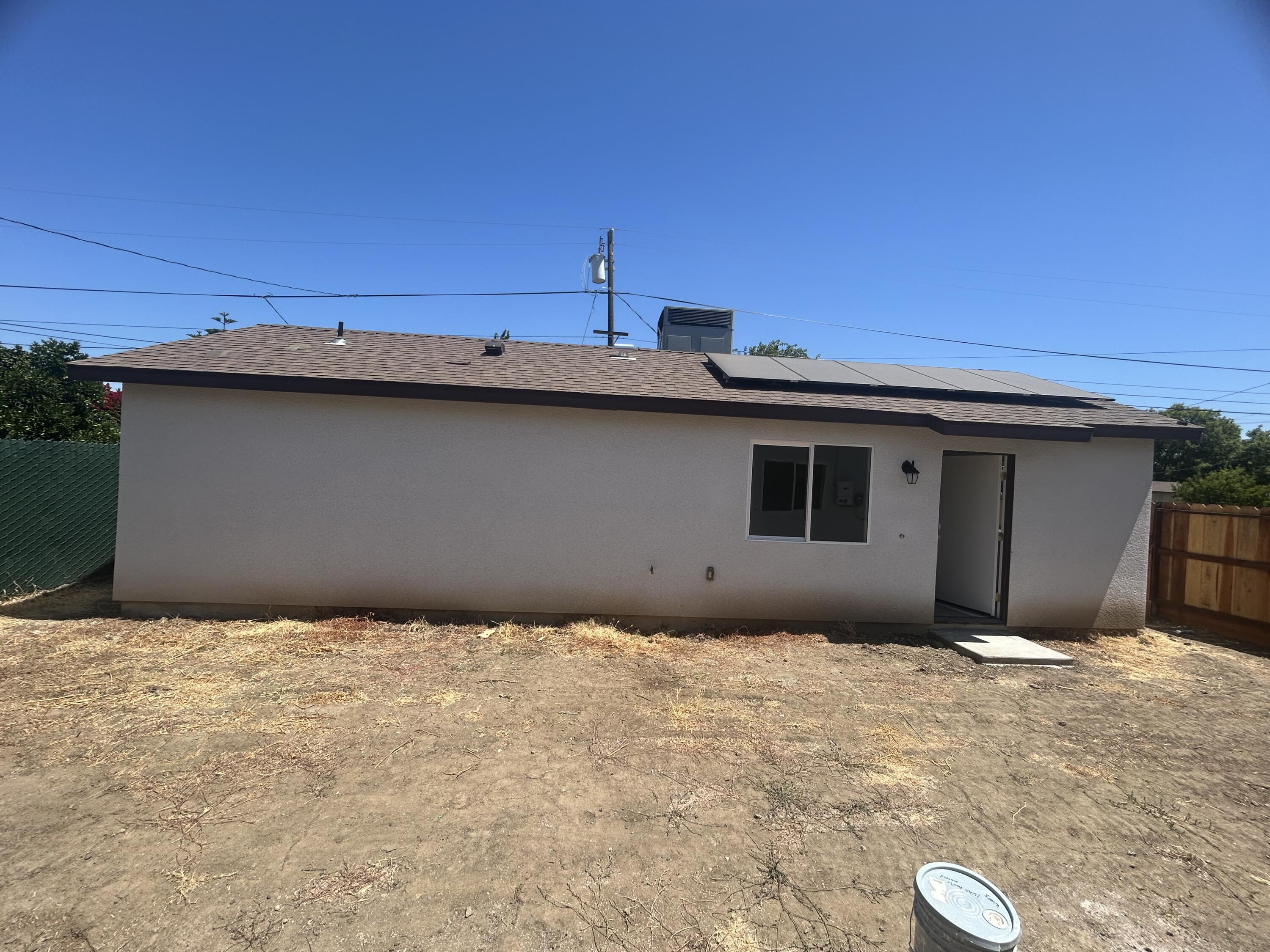 929 W 6th St, Merced, CA 95341