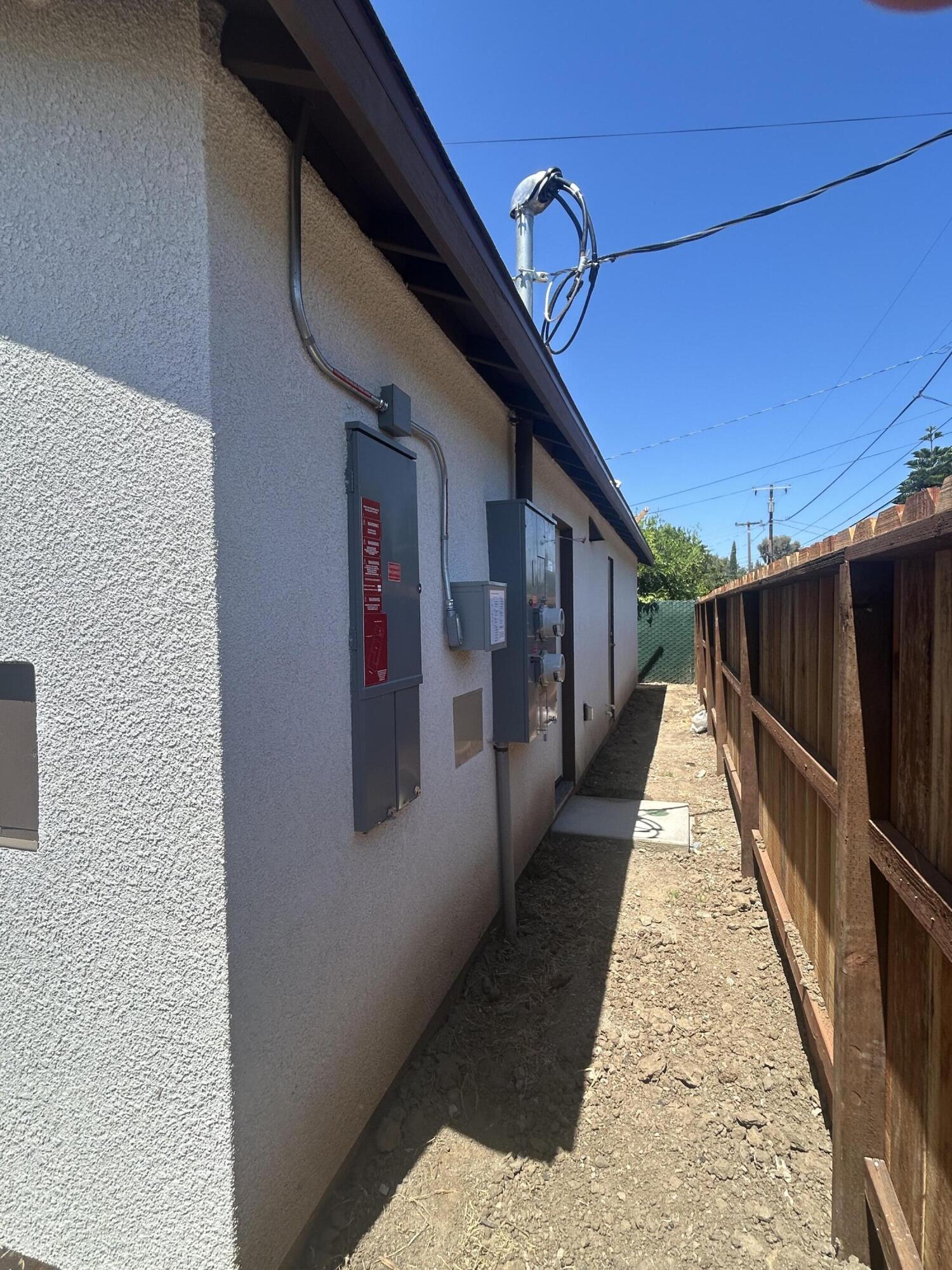 929 W 6th St, Merced, CA 95341