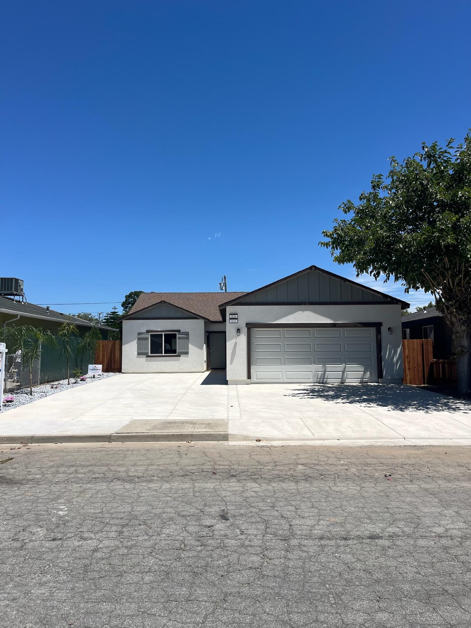929 W 6th St, Merced, CA 95341