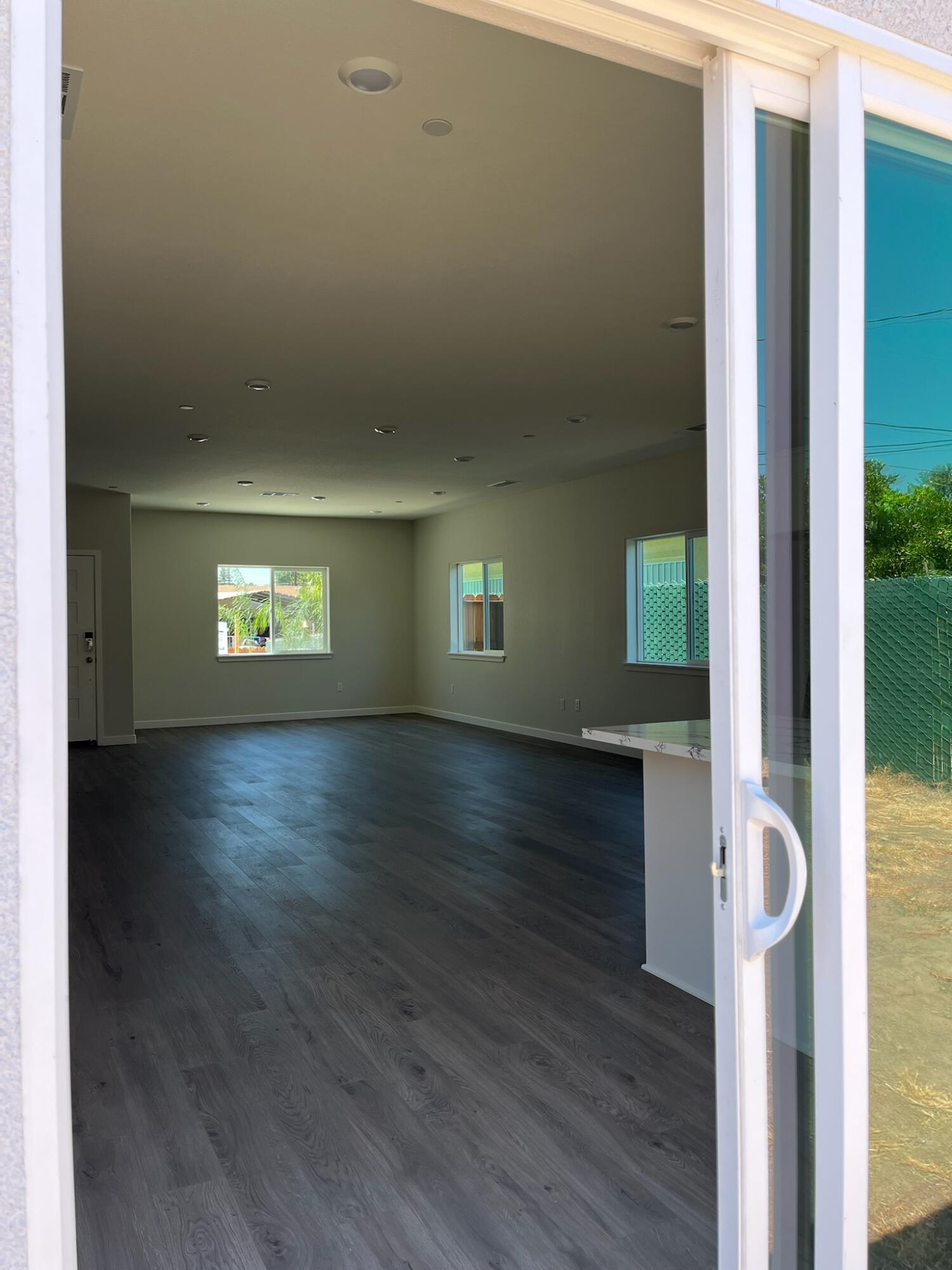 929 W 6th St, Merced, CA 95341