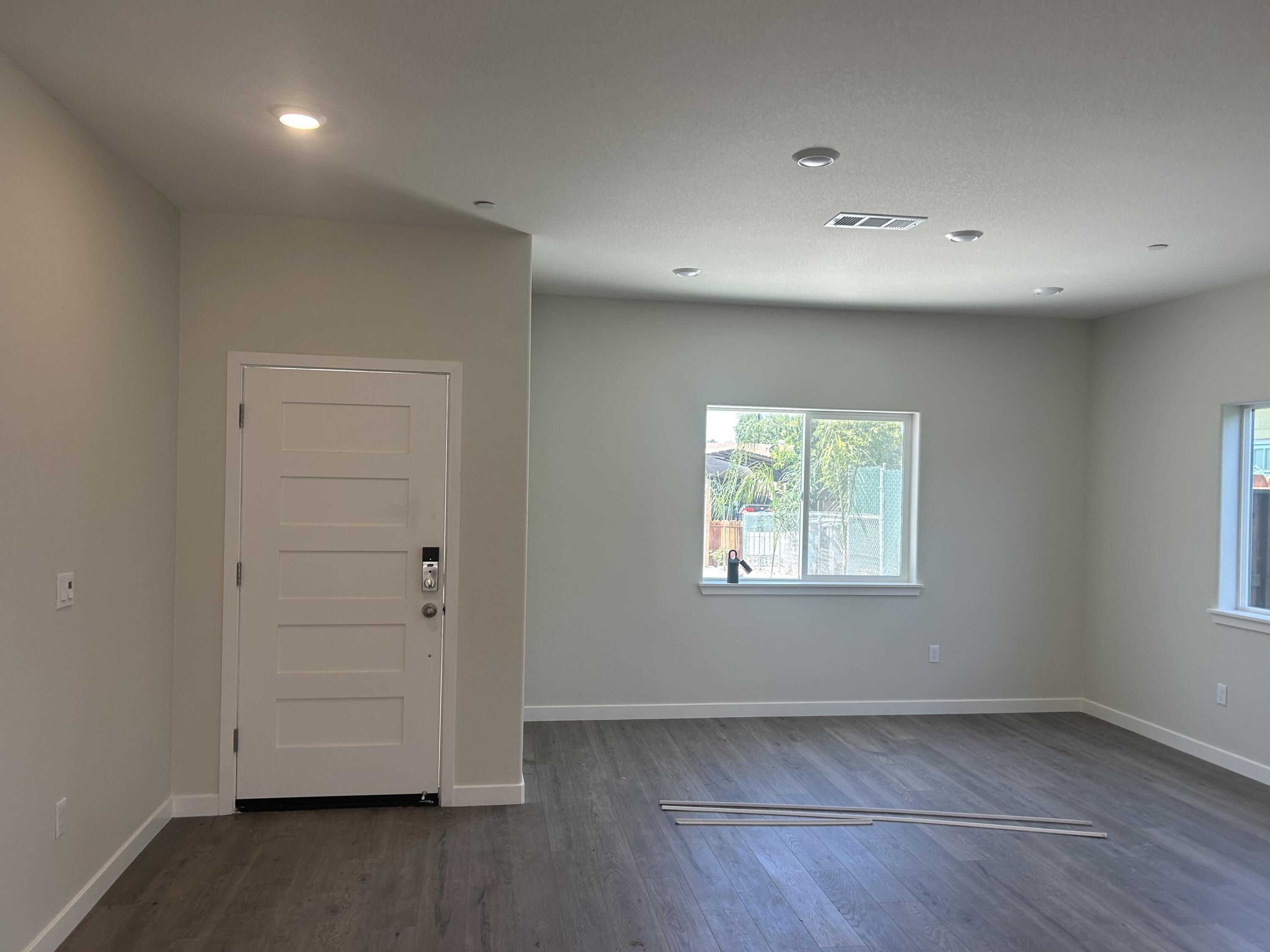 929 W 6th St, Merced, CA 95341