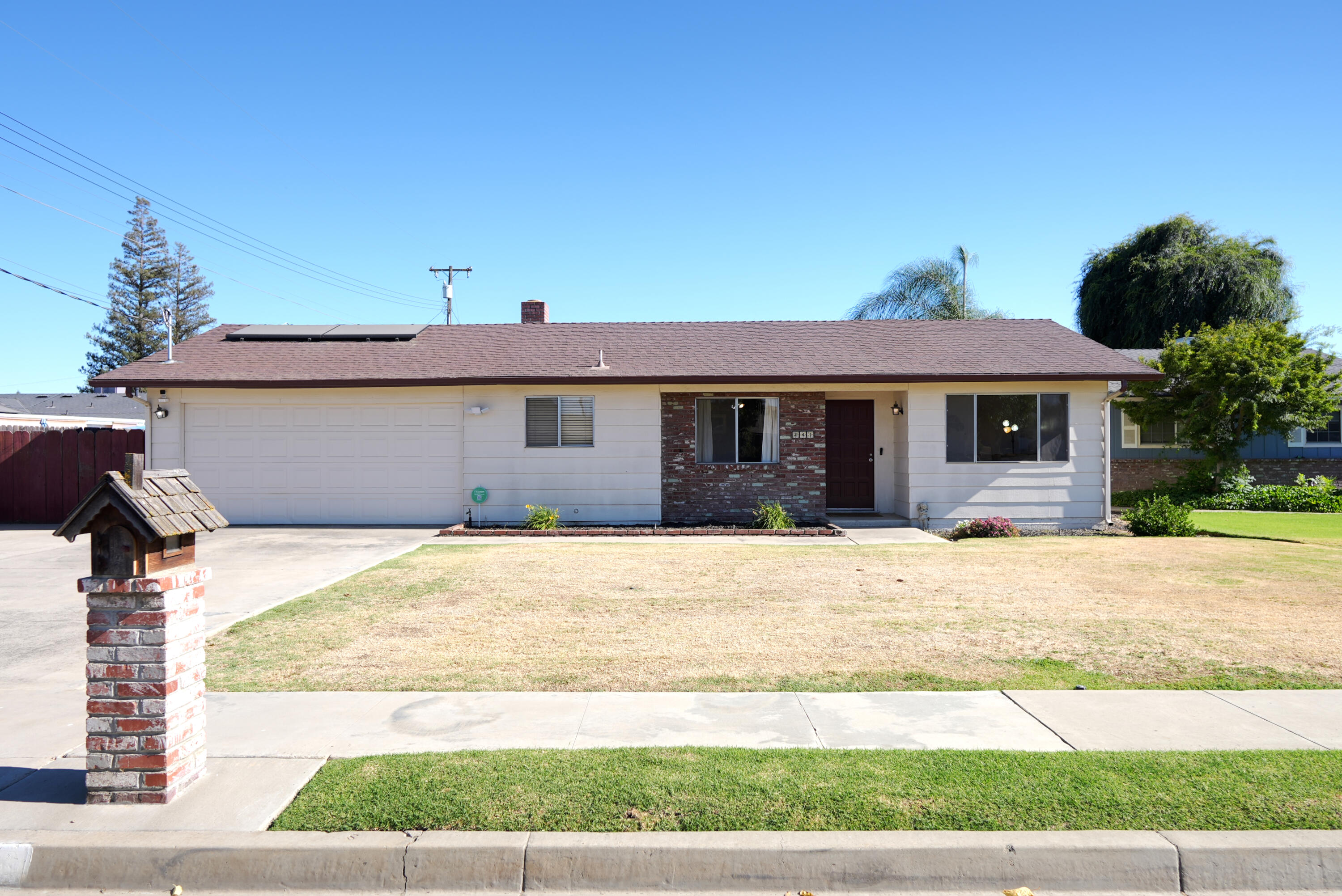 241 E Berkeley Ave, Tulare, CA 93274