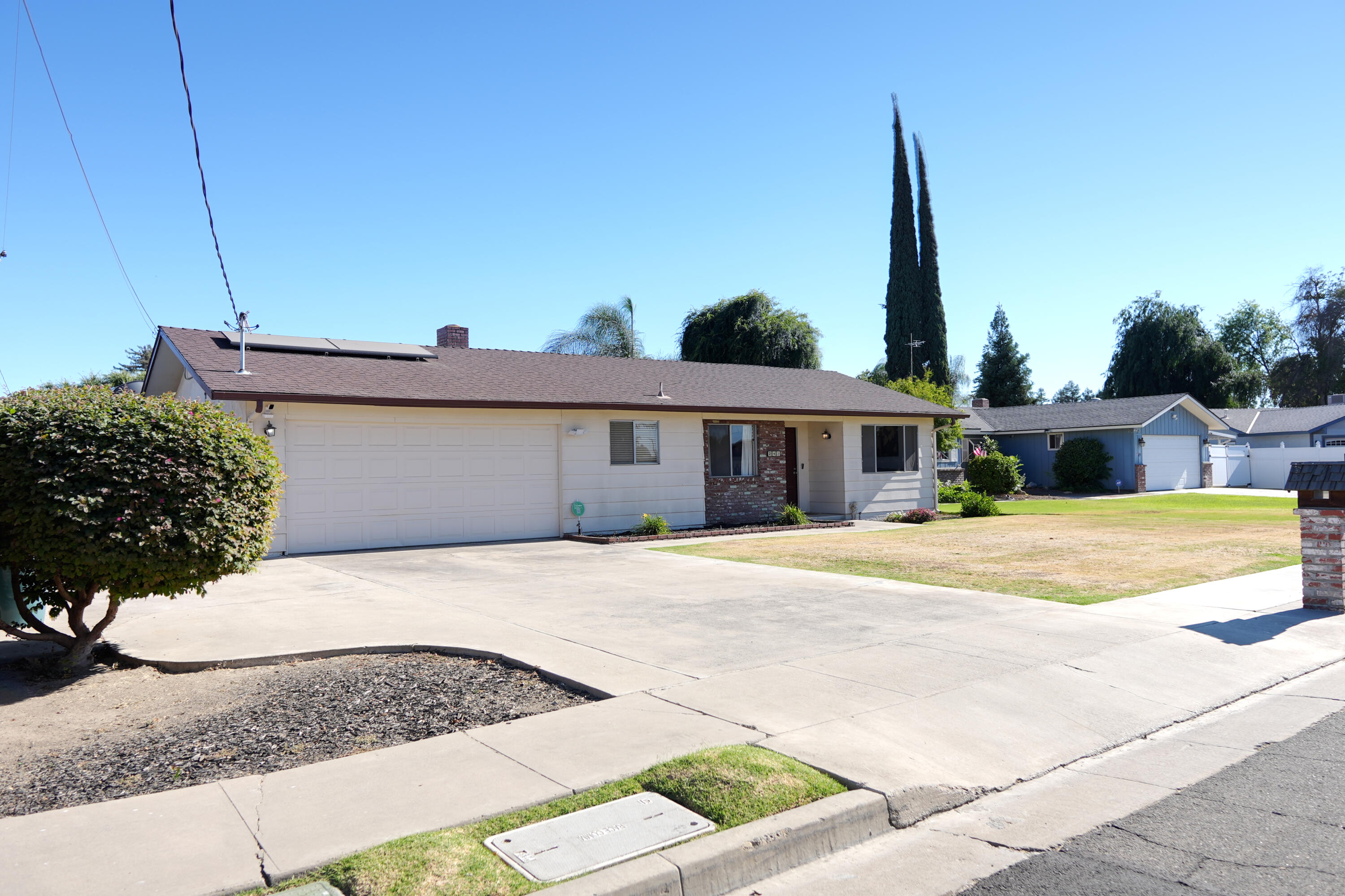 241 E Berkeley Ave, Tulare, CA 93274