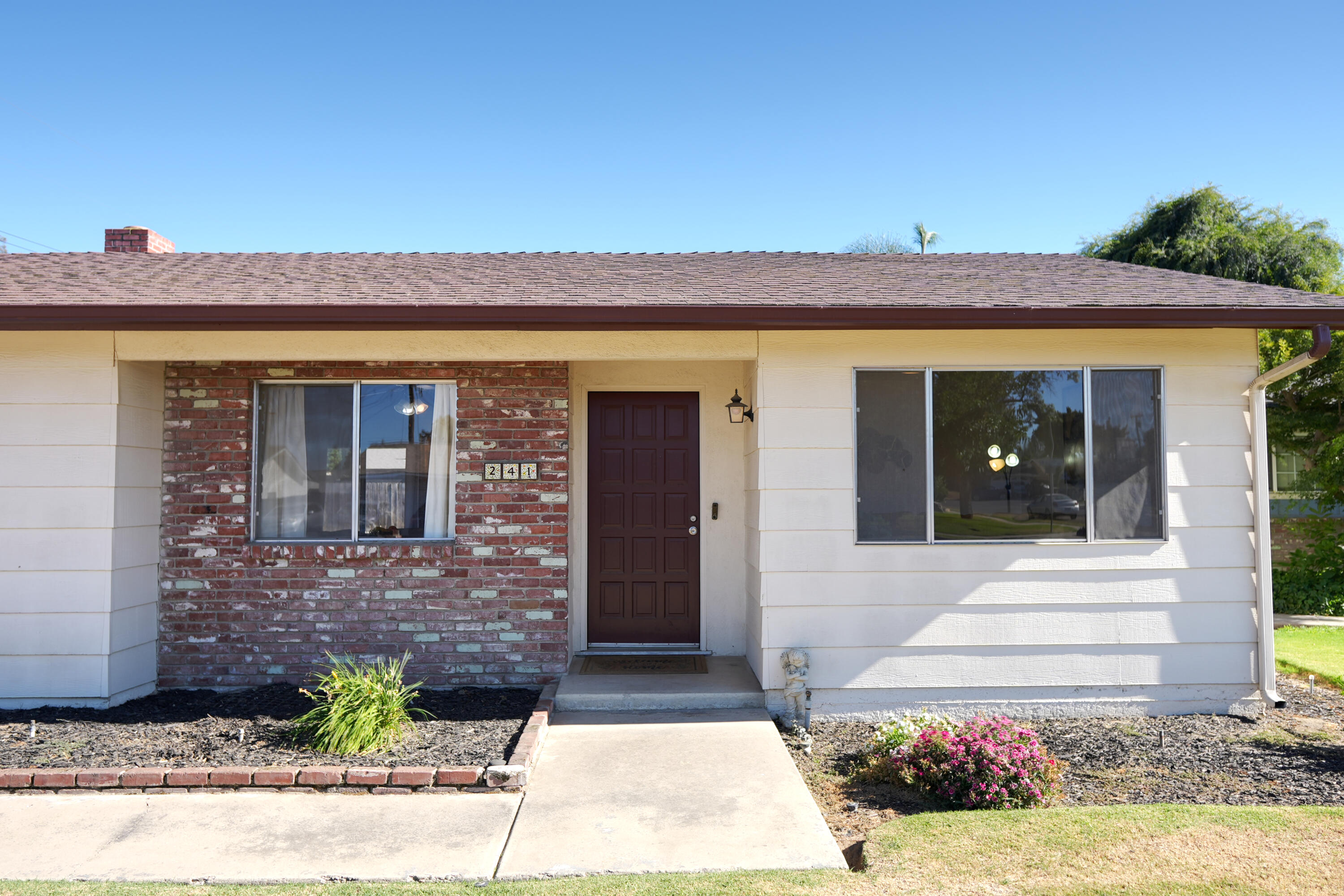 241 E Berkeley Ave, Tulare, CA 93274