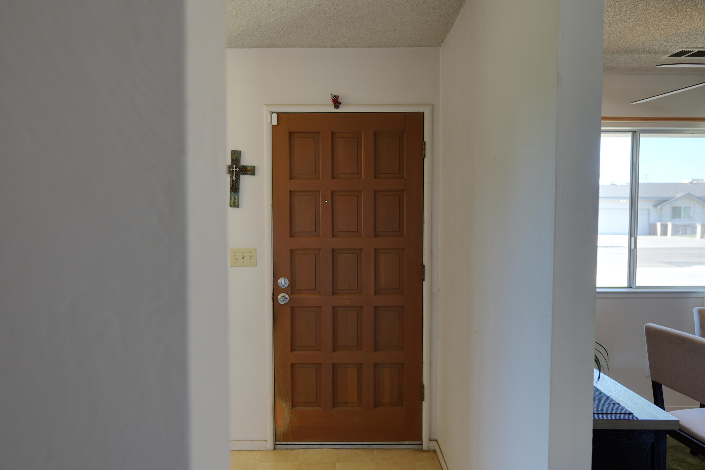 241 E Berkeley Ave, Tulare, CA 93274