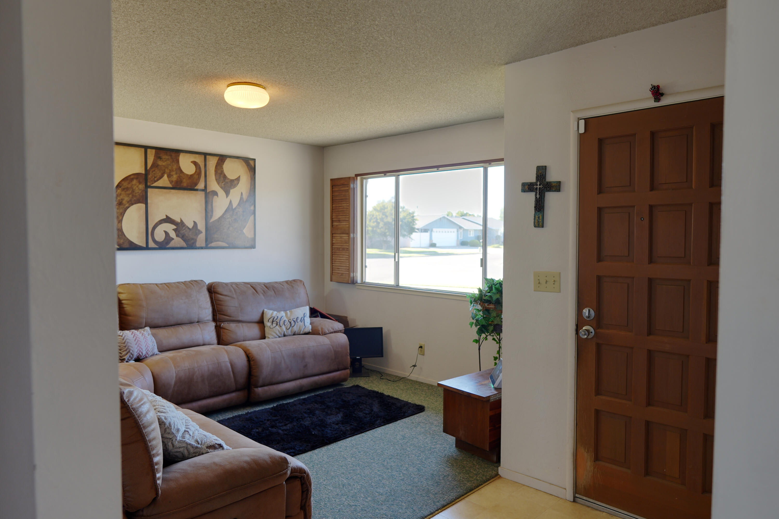 241 E Berkeley Ave, Tulare, CA 93274