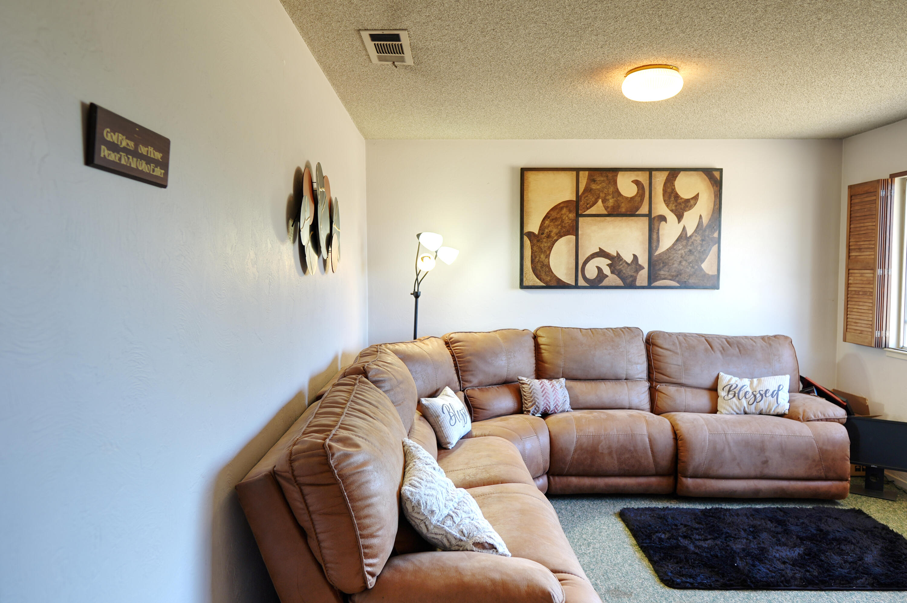 241 E Berkeley Ave, Tulare, CA 93274
