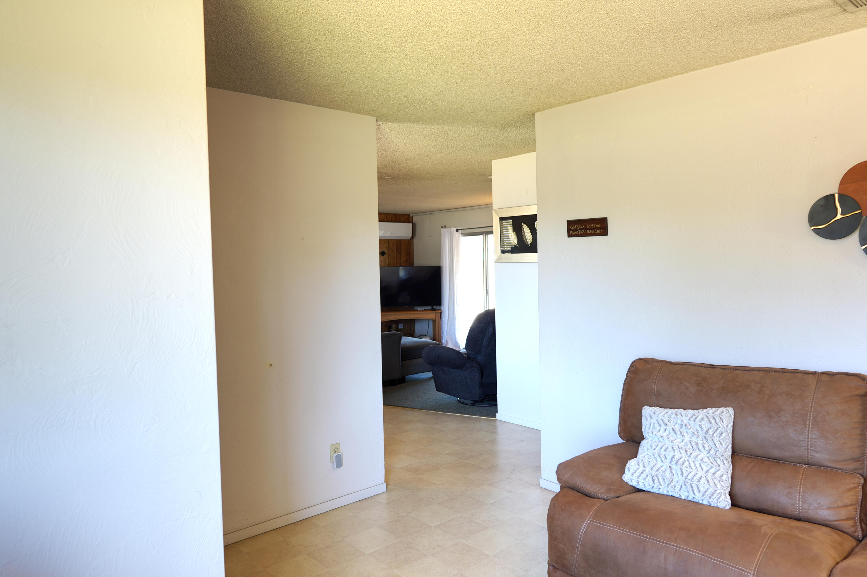 241 E Berkeley Ave, Tulare, CA 93274