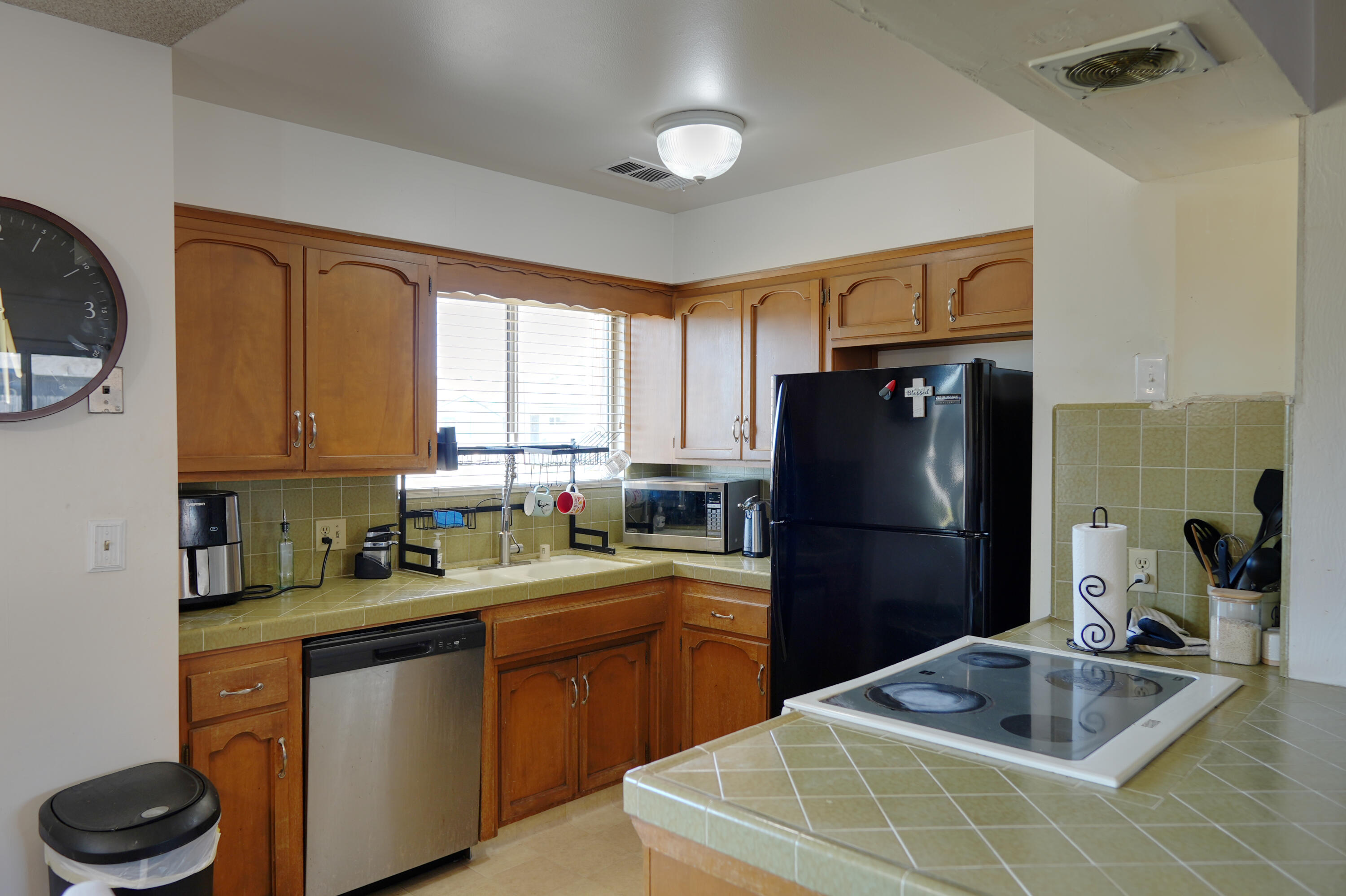 241 E Berkeley Ave, Tulare, CA 93274