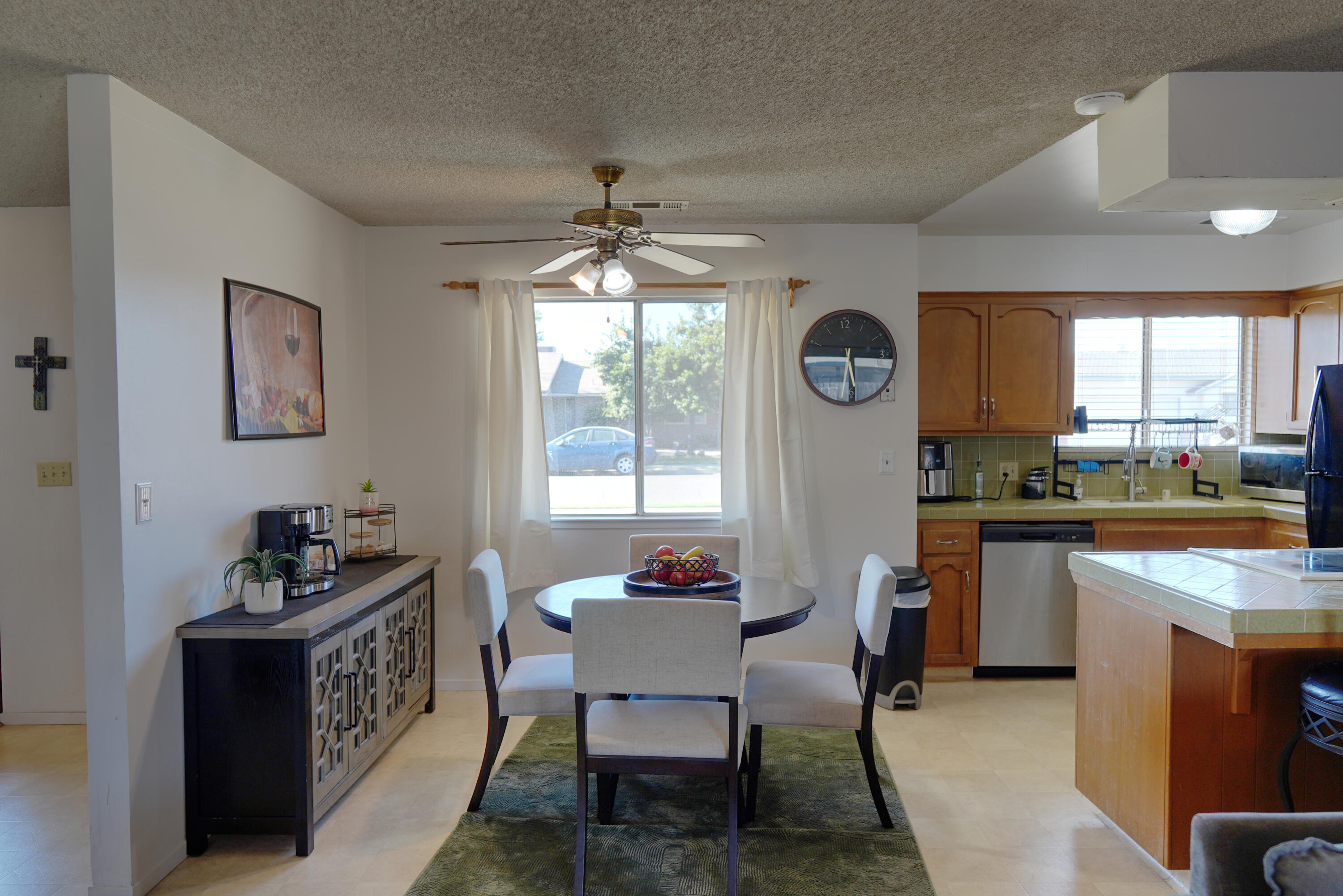 241 E Berkeley Ave, Tulare, CA 93274